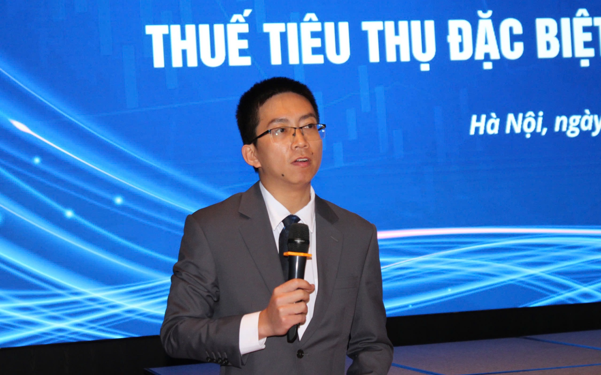 Cân nhắc lộ trình áp thuế tiêu thụ đặc biệt để doanh nghiệp đóng góp vào tăng trưởng