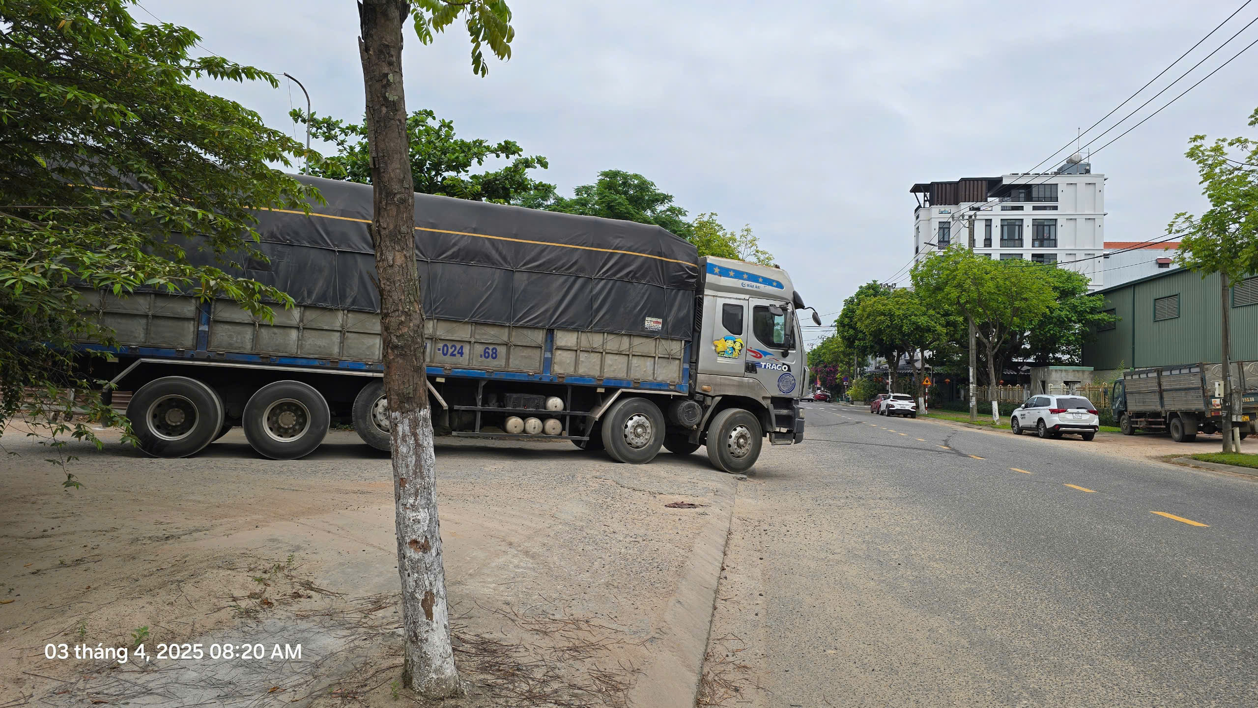 Diễn biến nóng vụ dự án biệt thự ven sông Đà Nẵng thành bãi xe container, tập kết phế liệu- Ảnh 2.
