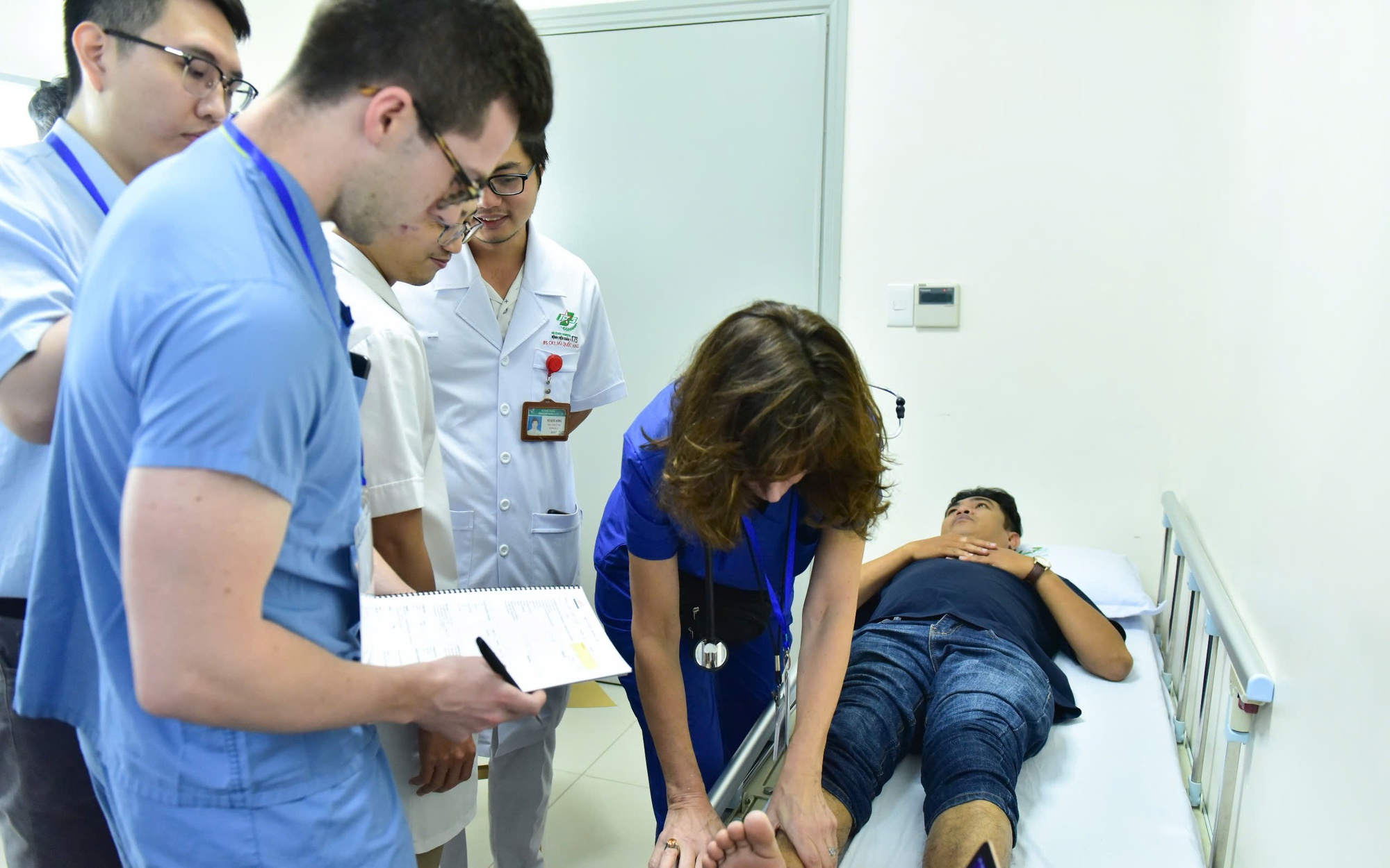 Đau h&aacute;ng k&eacute;o d&agrave;i, người đ&agrave;n &ocirc;ng ph&aacute;t hiện ung thư xương &aacute;c t&iacute;nh - Ảnh 2.