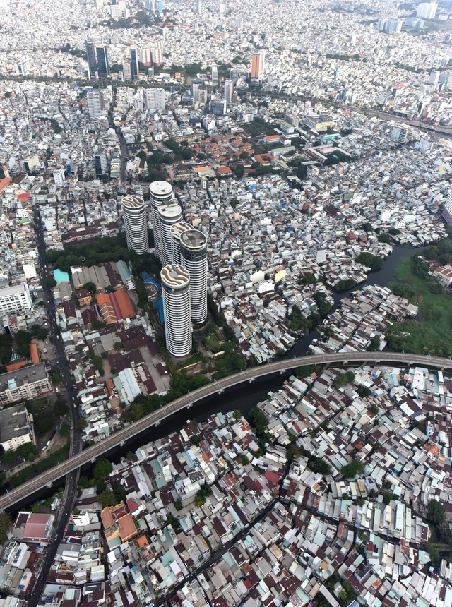 Ho Chi Minh City shines in stunning aerial views- Ảnh 2. Ho Chi Minh City shines in stunning aerial views- Ảnh 2.
