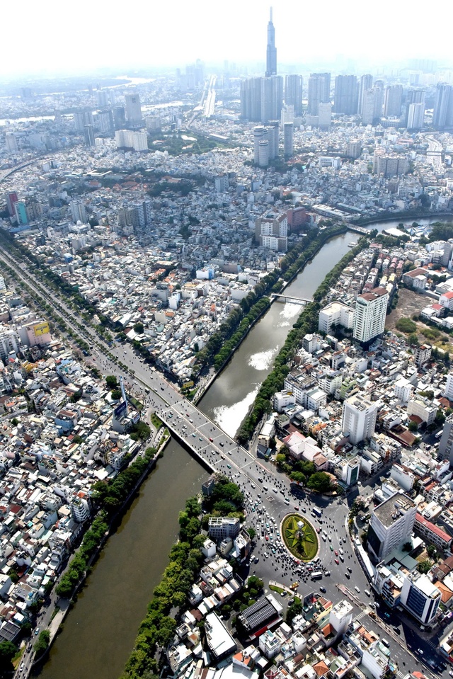 Ho Chi Minh City shines in stunning aerial views- Ảnh 3. Ho Chi Minh City shines in stunning aerial views- Ảnh 3.