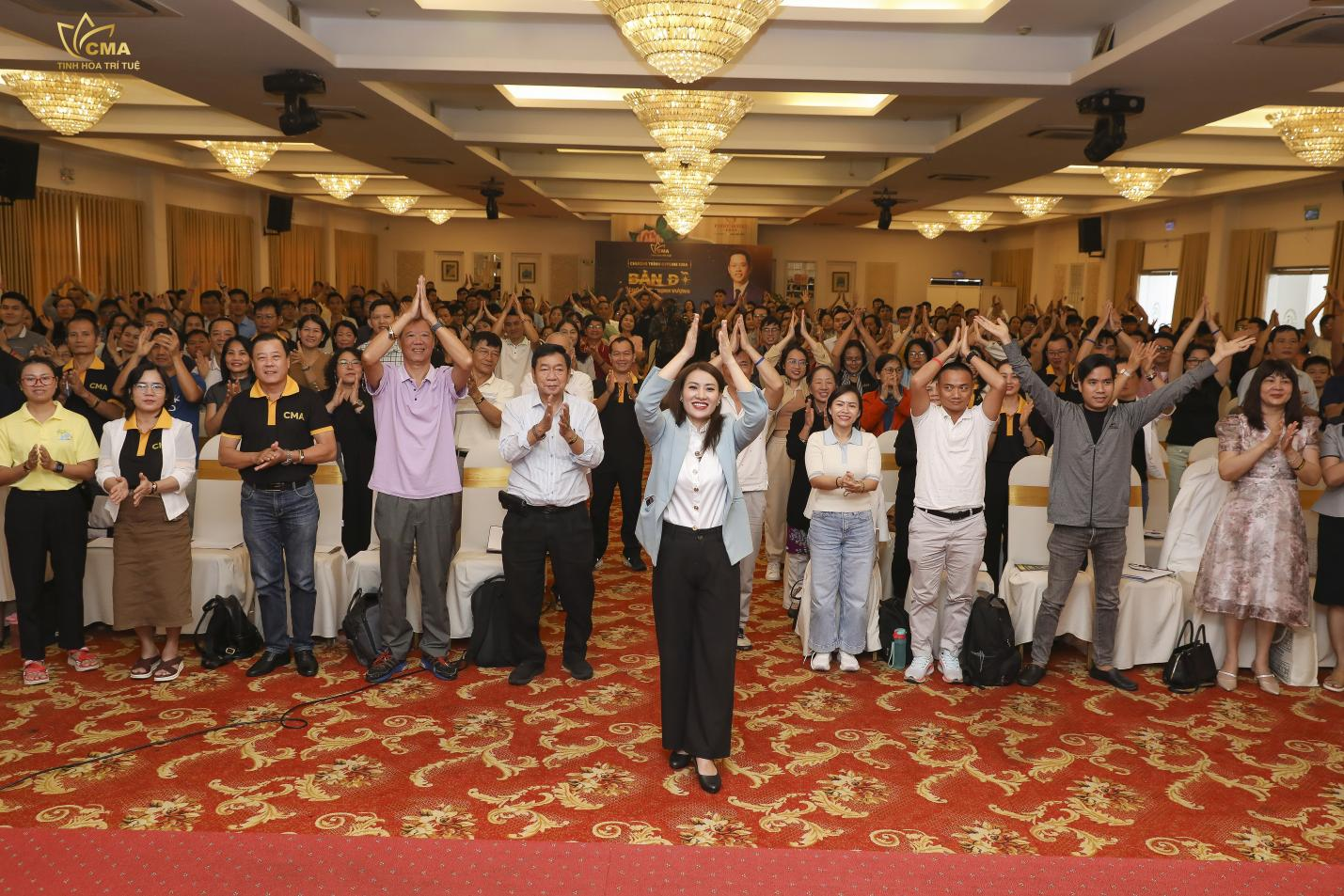 Dung Vanesa – Từ giám sát viên hàng không đến chuyên gia trí tuệ nhân tạo Dung Vanesa – Từ giám sát viên hàng không đến chuyên gia trí tuệ nhân tạo
