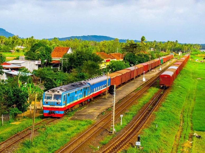 Thủ tướng yêu cầu khởi công dự án đường sắt Lào Cai - Hà Nội - Hải Phòng trong năm 2025- Ảnh 1. Thủ tướng yêu cầu khởi công dự án đường sắt Lào Cai - Hà Nội - Hải Phòng trong năm 2025- Ảnh 1.