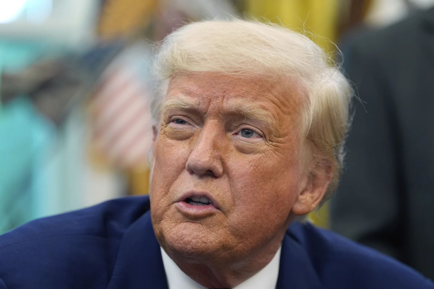 Tổng thống Donald Trump mắc kẹt với hai cuộc xung đột nóng - Ảnh 1. Tổng thống Donald Trump mắc kẹt với hai cuộc xung đột nóng - Ảnh 1.