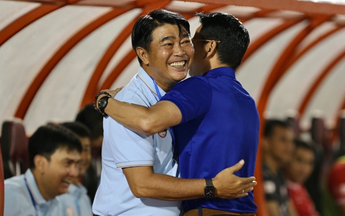 HLV Trần Minh Chiến nói về kế hoạch giúp Bình Định trụ hạng V-League - Ảnh 2.