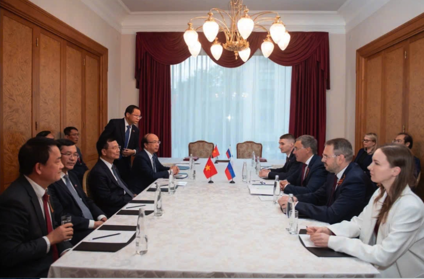 ベトナムとロシア連邦間の教育訓練協力の強化と発展 - 写真2。 Củng cố và phát triển quan hệ hợp tác giáo dục - đào tạo giữa Việt Nam - Liên bang Nga- Ảnh 2.