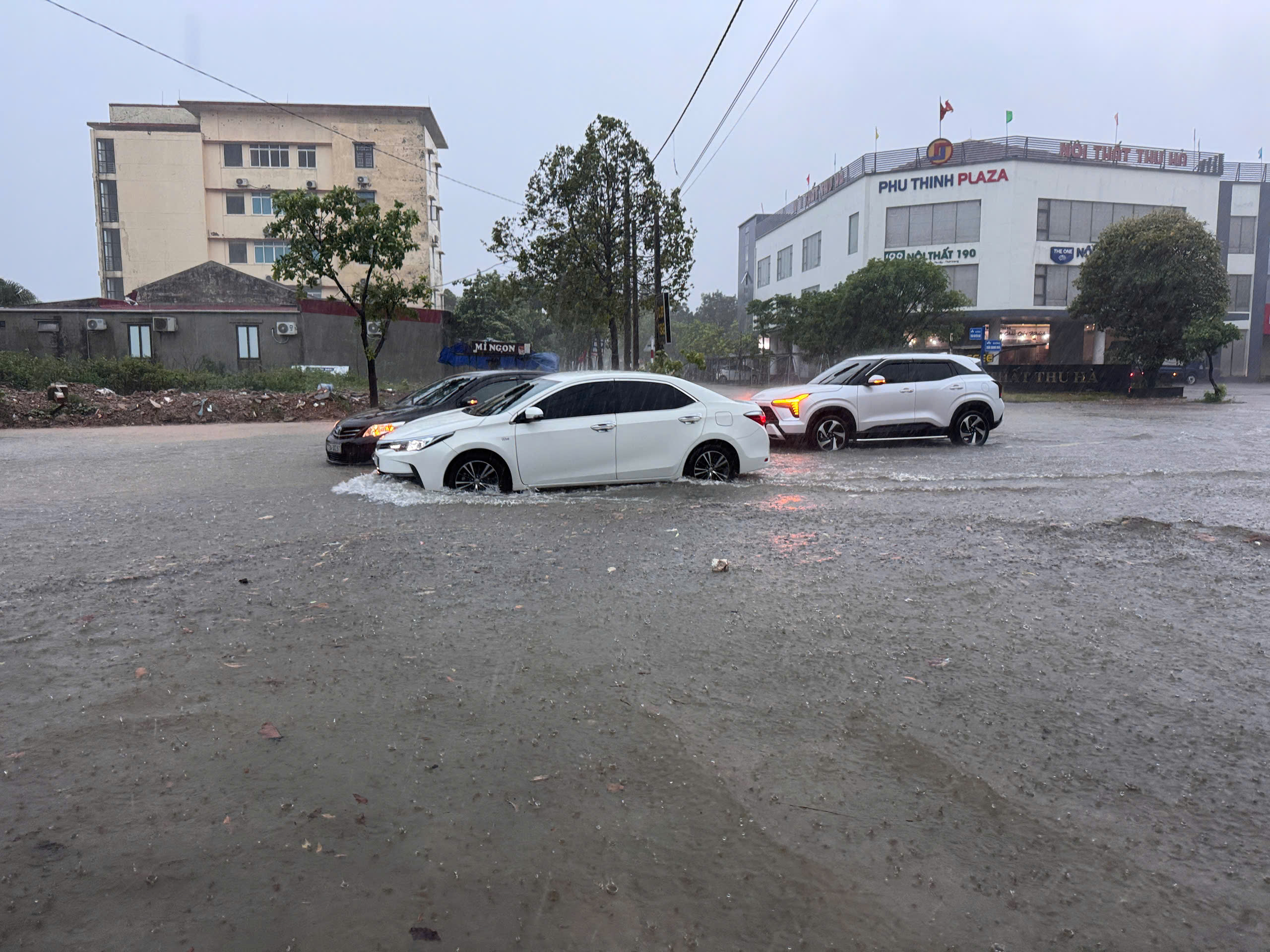 Thành phố Đồng Hới nằm ven sông, sát biển nhưng... Thành phố Đồng Hới nằm ven sông, sát biển nhưng...