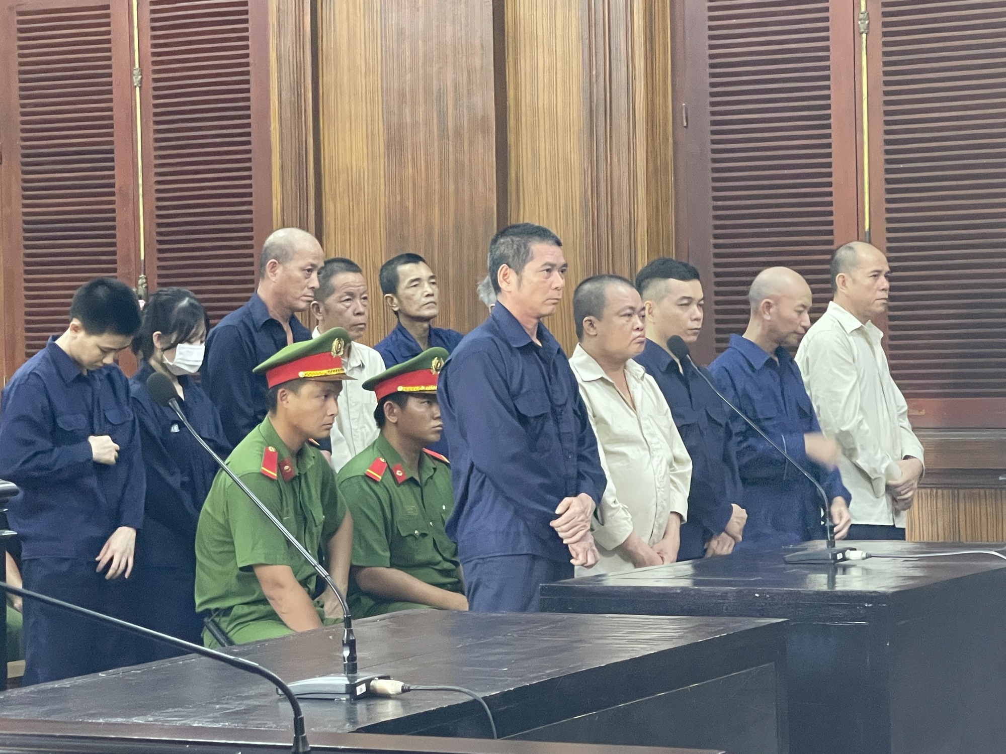 Hai cô gái lãnh án tù vì đưa thuốc không rõ nguồn gốc lên "chợ mạng"- Ảnh 1. Hai cô gái lãnh án tù vì đưa thuốc không rõ nguồn gốc lên "chợ mạng"- Ảnh 1.