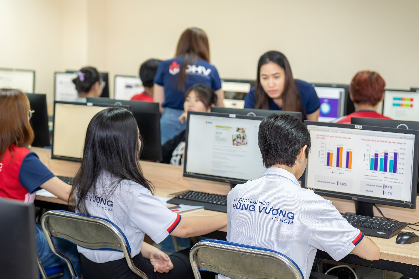 Kiến tạo mô hình đào tạo 70% thực hành của Trường ĐH Hùng Vương TP HCM- Ảnh 3. Kiến tạo mô hình đào tạo 70% thực hành của Trường ĐH Hùng Vương TP HCM- Ảnh 3.