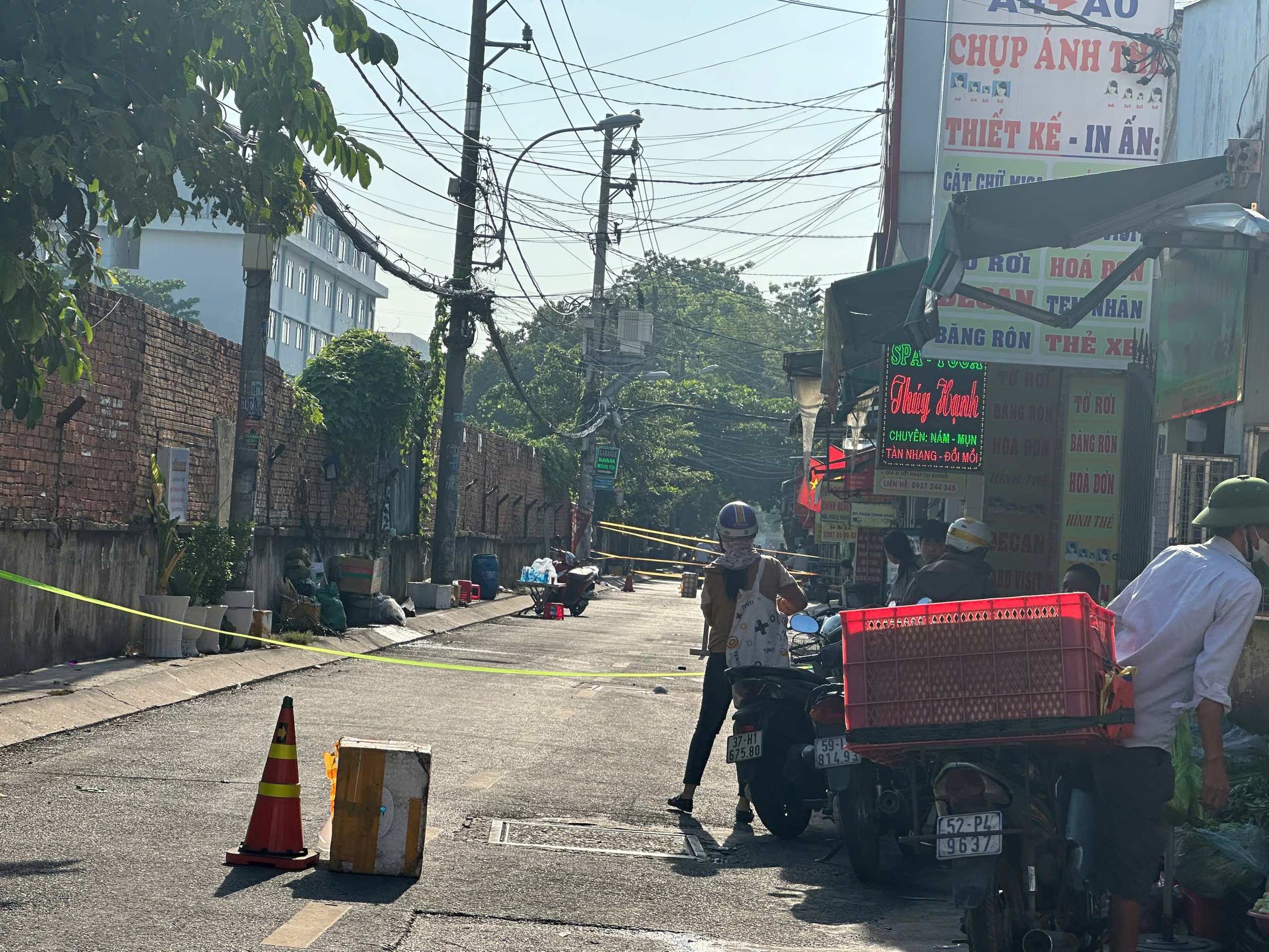 Cháy lớn nửa đêm ở TP HCM, một người tử vong- Ảnh 2. Cháy lớn nửa đêm ở TP HCM, một người tử vong- Ảnh 2.
