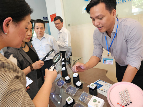 Tạo xung lực phát triển kinh tế tư nhân (*): Khơi dậy khát vọng làm giàu chính đáng- Ảnh 1. Tạo xung lực phát triển kinh tế tư nhân (*): Khơi dậy khát vọng làm giàu chính đáng- Ảnh 1.