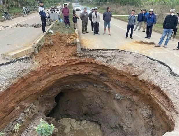 Công bố tình huống khẩn cấp về thiên tai khi xuất hiện 7 “hố tử thần” - Ảnh 1.