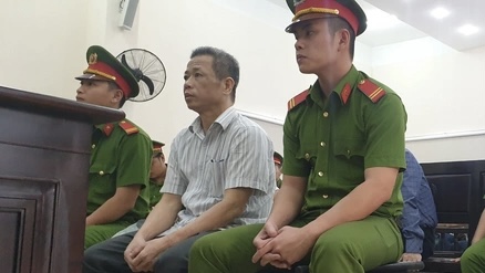 Đình chỉ điều tra đối với cựu bí thư Bến Cát- Ảnh 1. Đình chỉ điều tra đối với cựu bí thư Bến Cát- Ảnh 1.