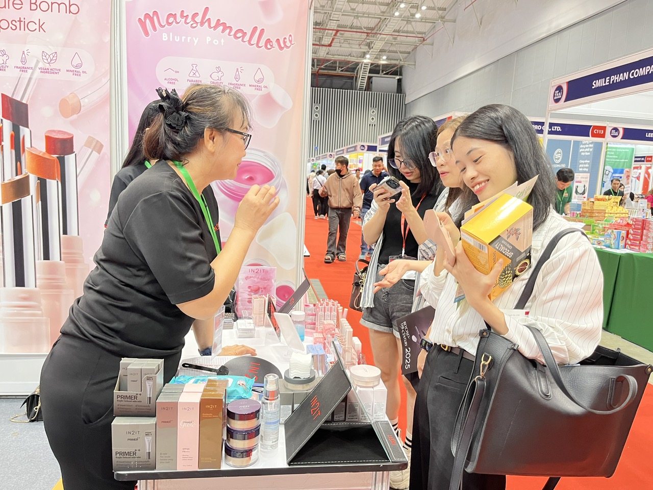 Giới trẻ TP HCM đổ xô đến Top Thai Brands 2025 vì điều này - Ảnh 2.