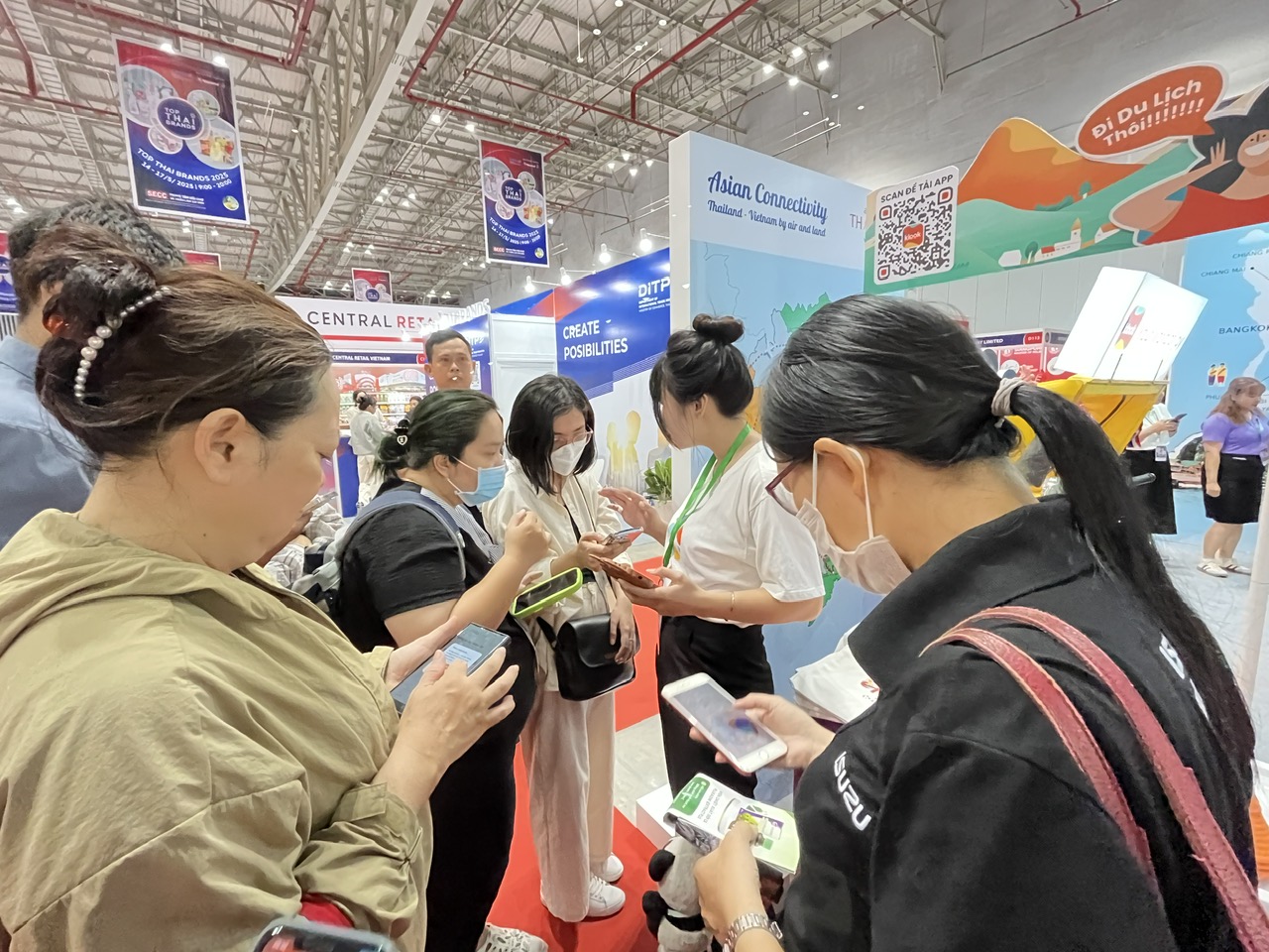 Giới trẻ TP HCM đổ xô đến Top Thai Brands 2025 vì điều này - Ảnh 6.
