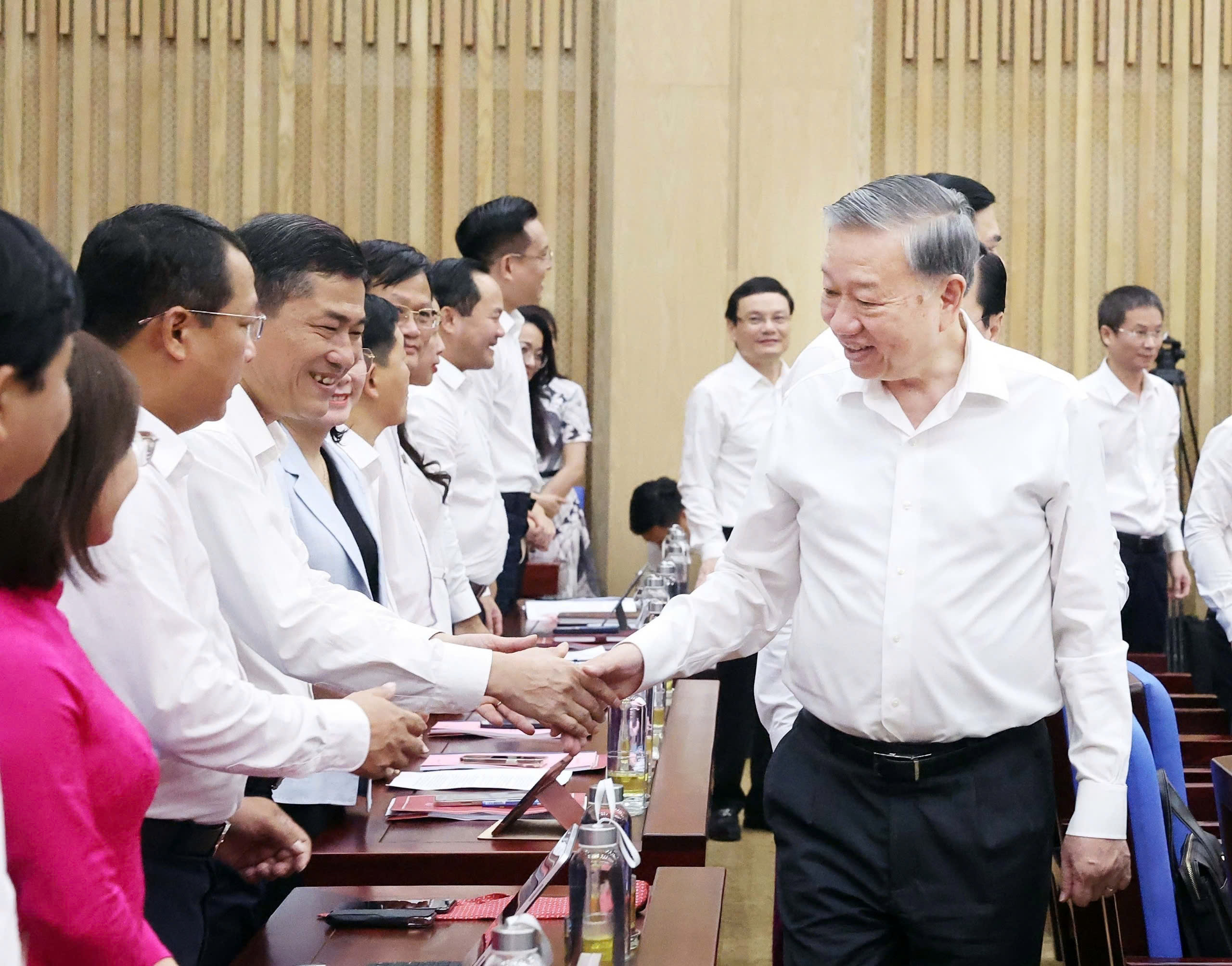 Khơi dậy tinh thần Nghệ An đi trước, vượt trước- Ảnh 1. Khơi dậy tinh thần Nghệ An đi trước, vượt trước- Ảnh 1.