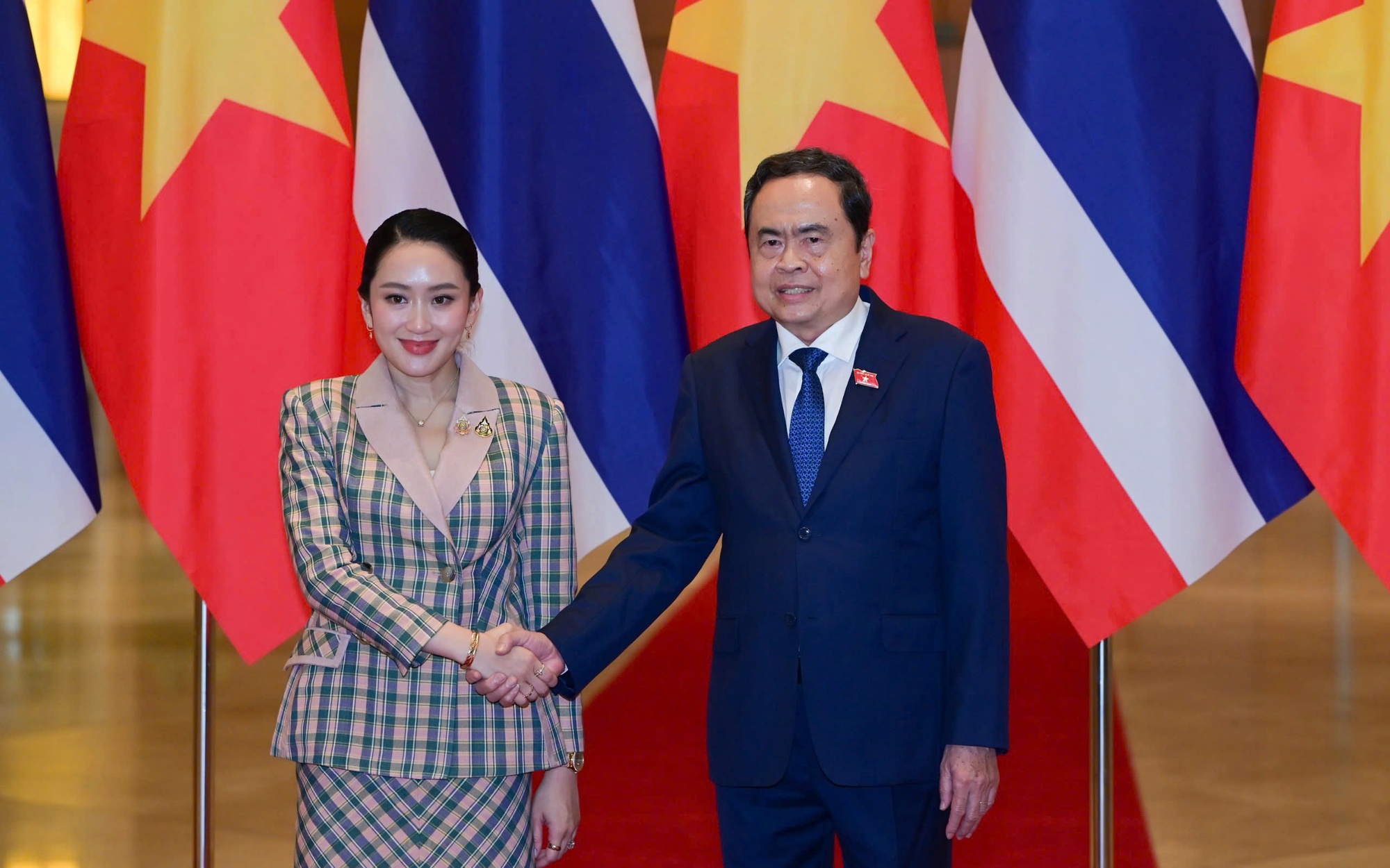 Thủ tướng Thái Lan Paetongtarn Shinawatra viếng Chủ tịch Hồ Chí Minh- Ảnh 2.