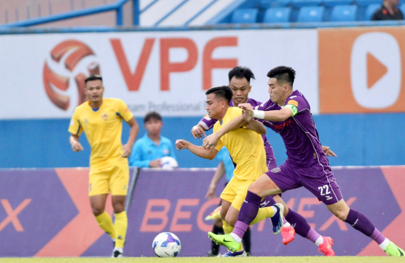 O clube troca de treinador, na esperança de uma mudança de sorte - Foto 1. CLB thay