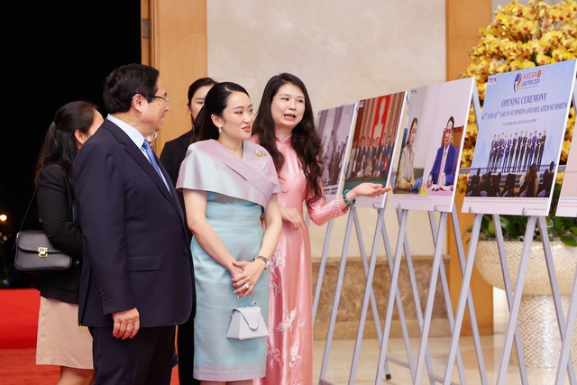 Thủ tướng Việt Nam - Thái Lan tham quan triển lãm sản phẩm thủ công mỹ nghệ - Ảnh 16.