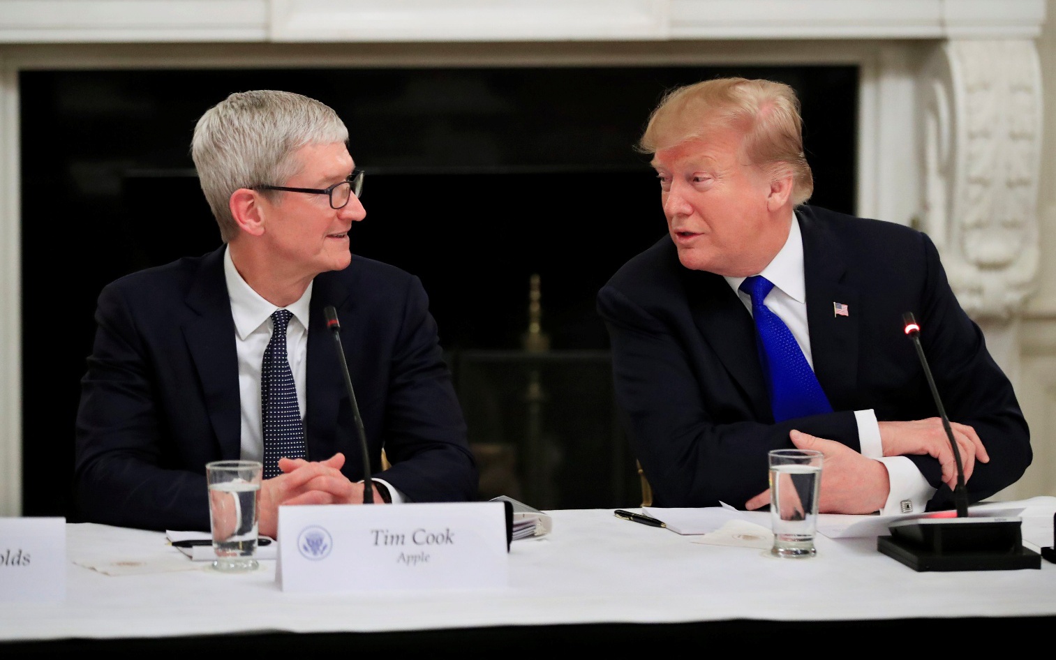Tổng thống Donald Trump ký loạt hợp đồng hơn 2.000 tỉ USD tại Trung Đông - Ảnh 2.
