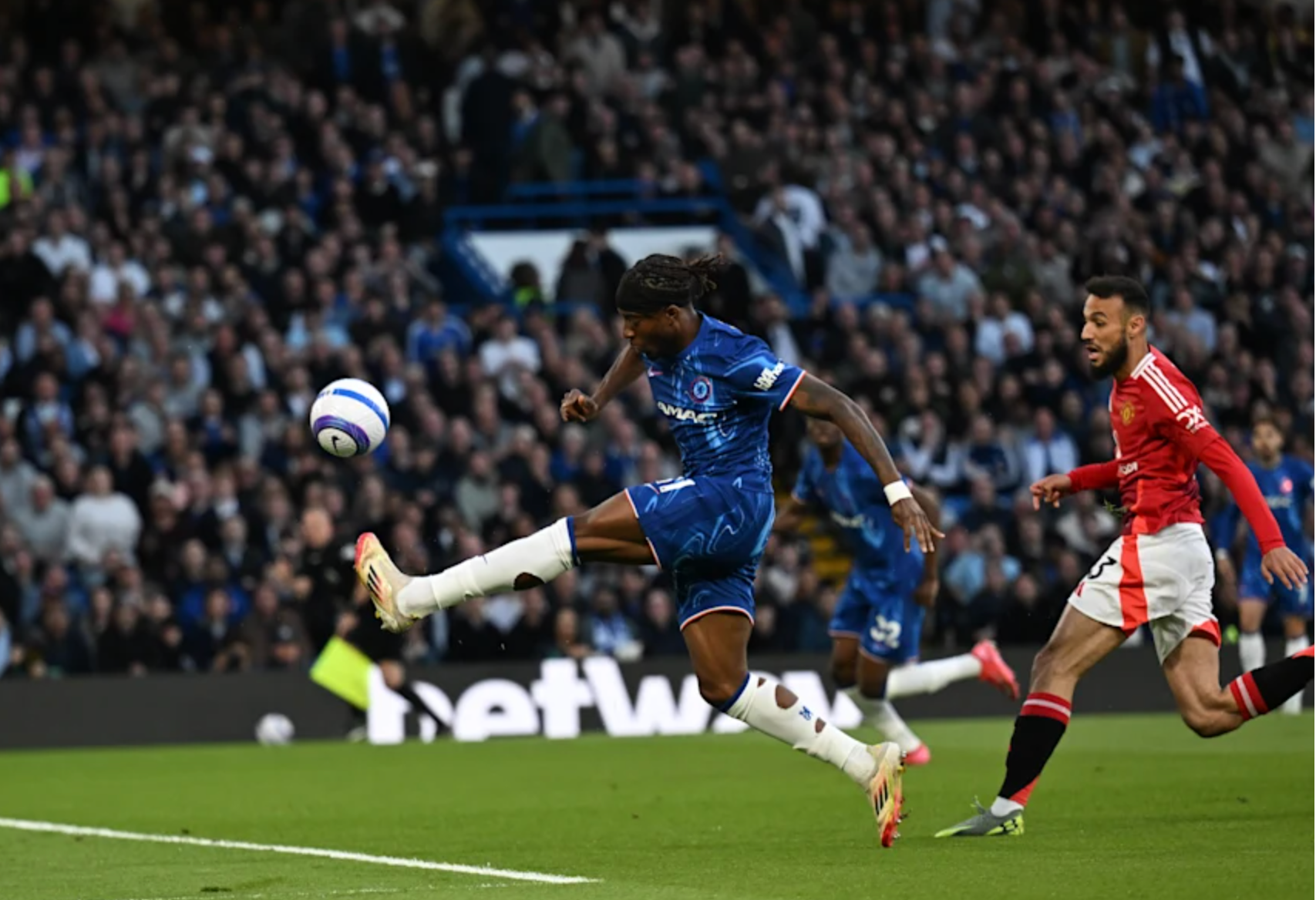 Man United thất thủ tại Stamford Bridge, Tottenham trắng tay trước Aston Villa- Ảnh 2. Man United thất thủ tại Stamford Bridge, Tottenham trắng tay trước Aston Villa- Ảnh 2.