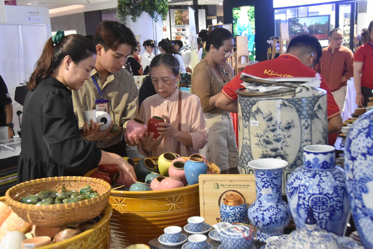 Chương trình "Tôn vinh cà phê, trà Việt" sôi động trước giờ khai mạc- Ảnh 3. Chương trình "Tôn vinh cà phê, trà Việt" sôi động trước giờ khai mạc- Ảnh 3.