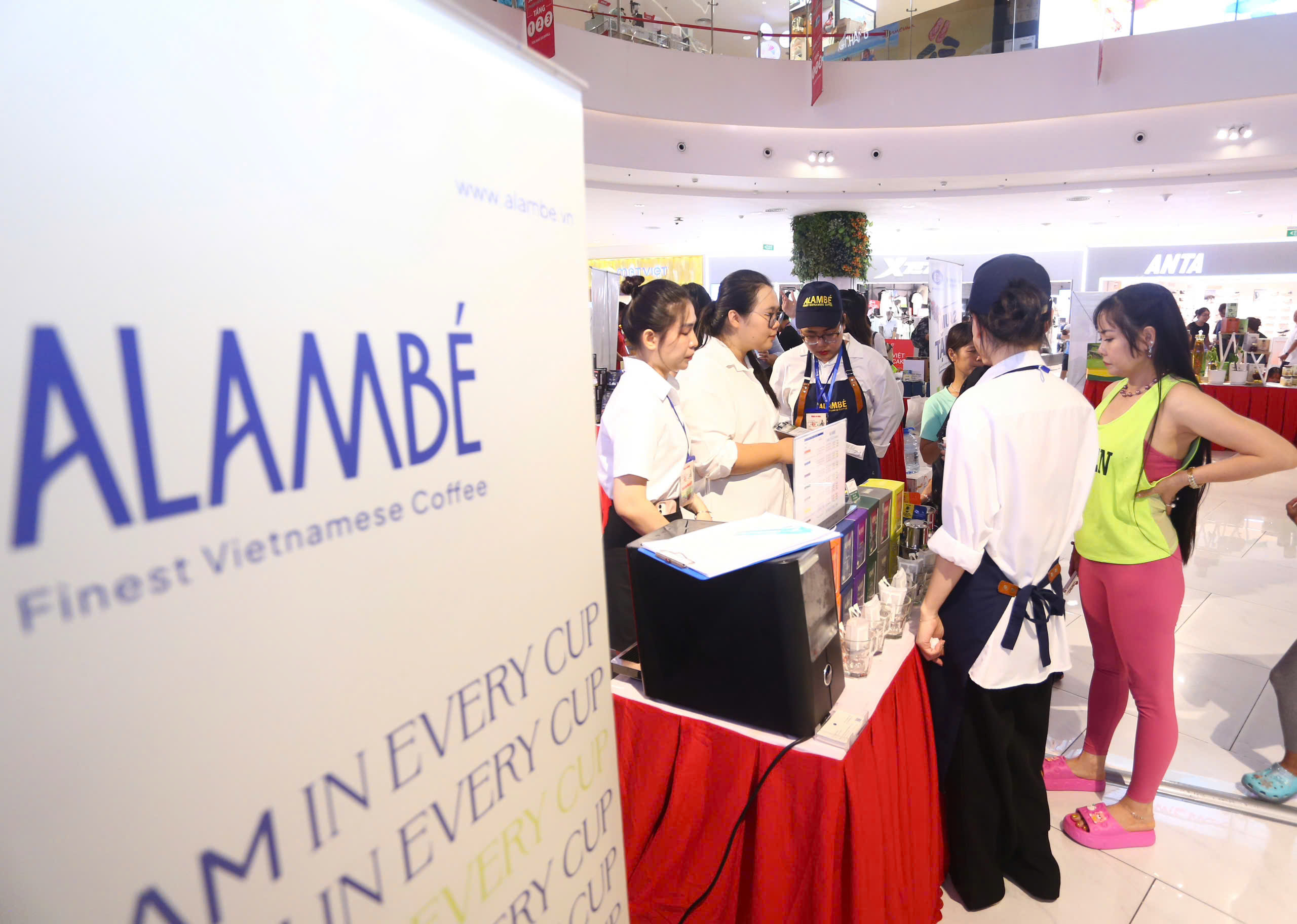 Rộn ràng sắc màu thương hiệu tại chương trình "Tôn vinh cà phê, trà Việt" lần 3 - 2025 - Ảnh 6.