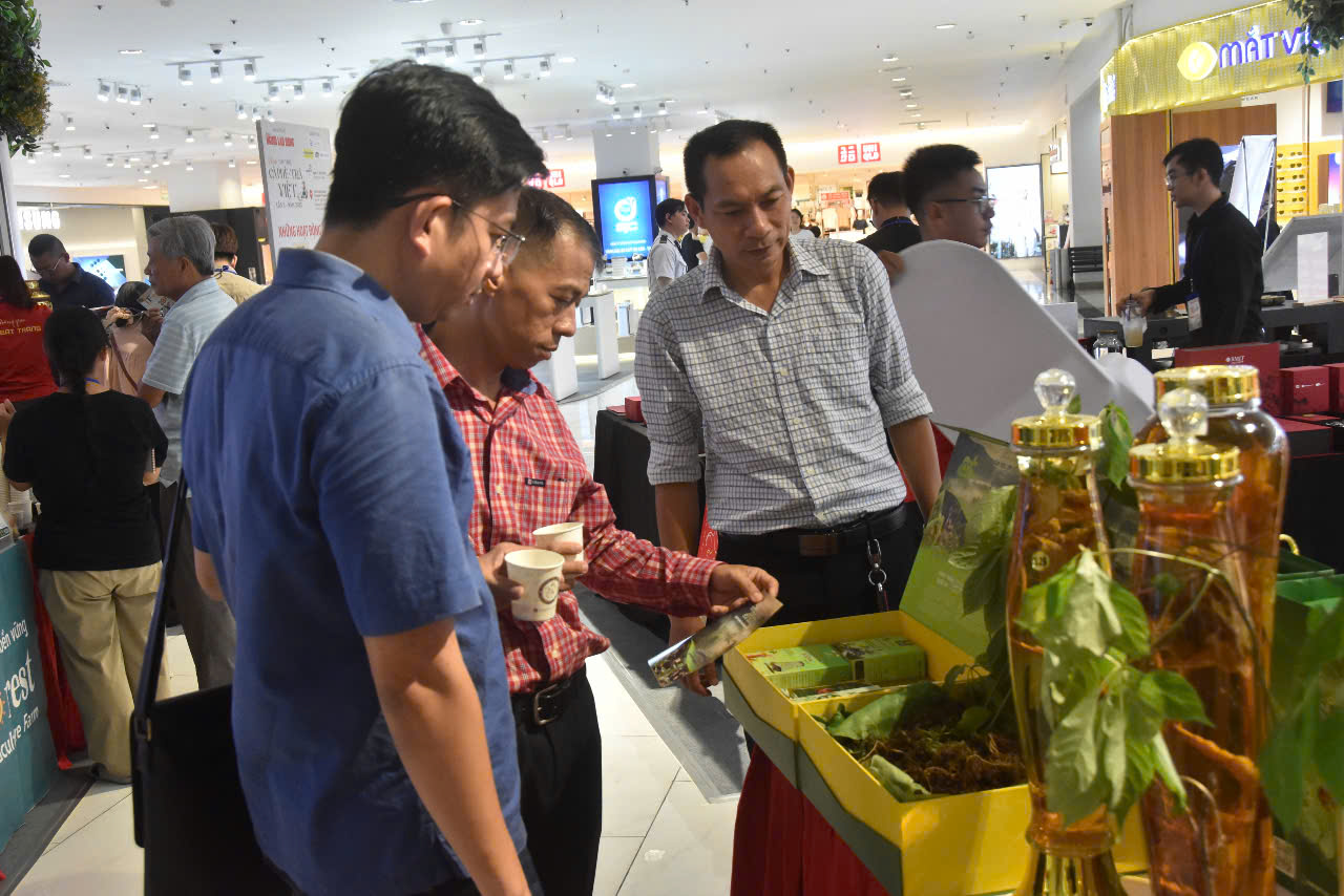 Chương trình "Tôn vinh cà phê, trà Việt" sôi động trước giờ khai mạc- Ảnh 6. Chương trình "Tôn vinh cà phê, trà Việt" sôi động trước giờ khai mạc- Ảnh 6.
