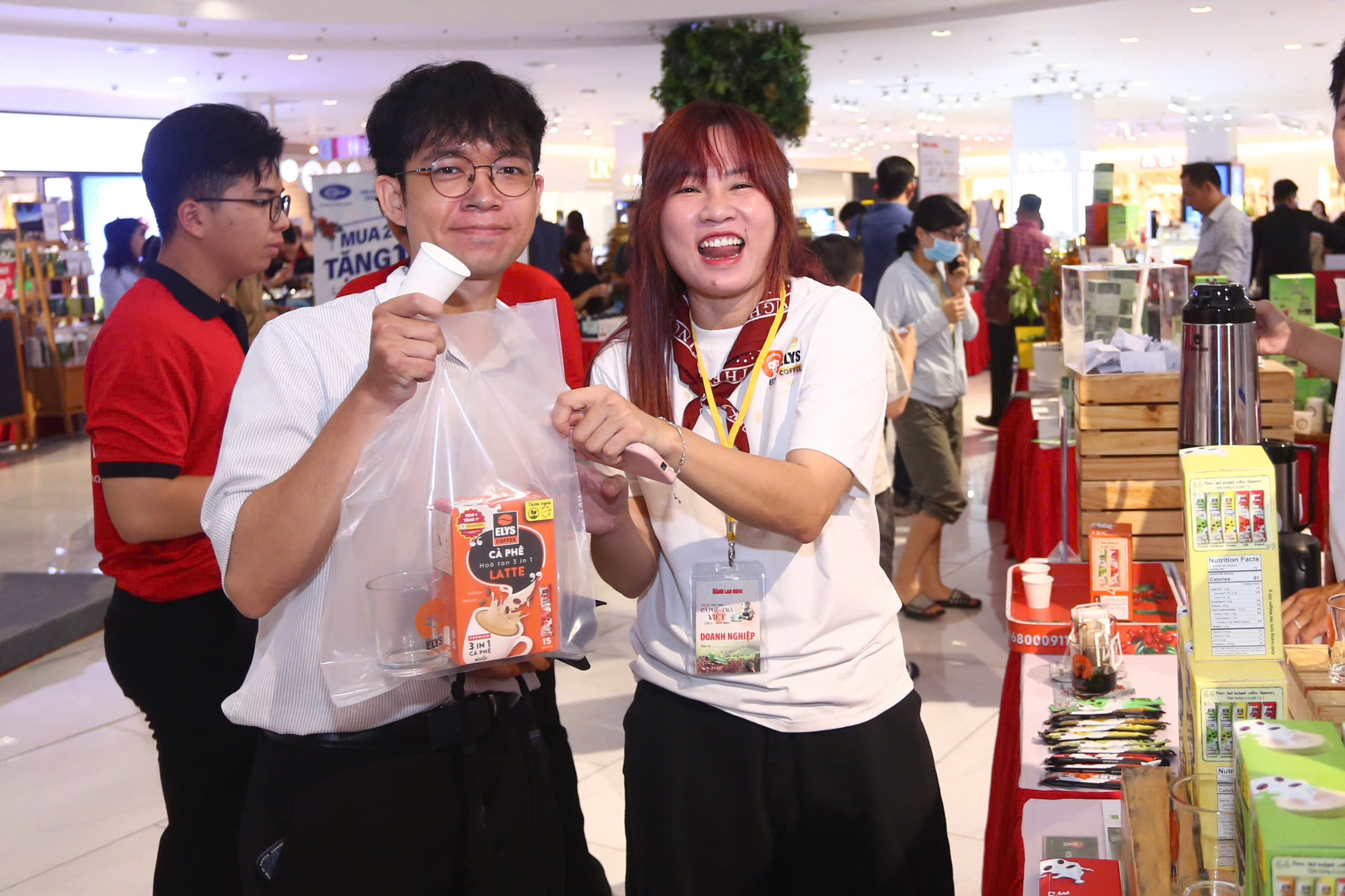 Chương trình "Tôn vinh cà phê, trà Việt" sôi động trước giờ khai mạc- Ảnh 2. Chương trình "Tôn vinh cà phê, trà Việt" sôi động trước giờ khai mạc- Ảnh 2.