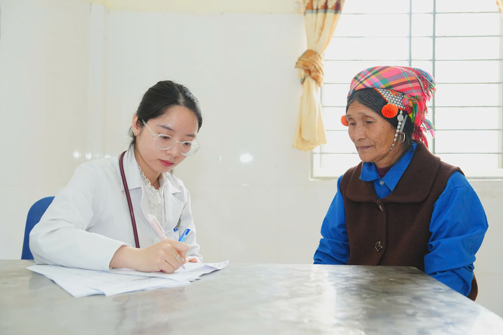 CHỦ TỊCH HỒ CHÍ MINH - NGỌN ĐUỐC SOI ĐƯỜNG CHO DÂN TỘC (*): Người đặt nền móng cho y tế dự phòng - Ảnh 1. CHỦ TỊCH HỒ CHÍ MINH - NGỌN ĐUỐC SOI ĐƯỜNG CHO DÂN TỘC (*): Người đặt nền móng cho y tế dự phòng - Ảnh 1.