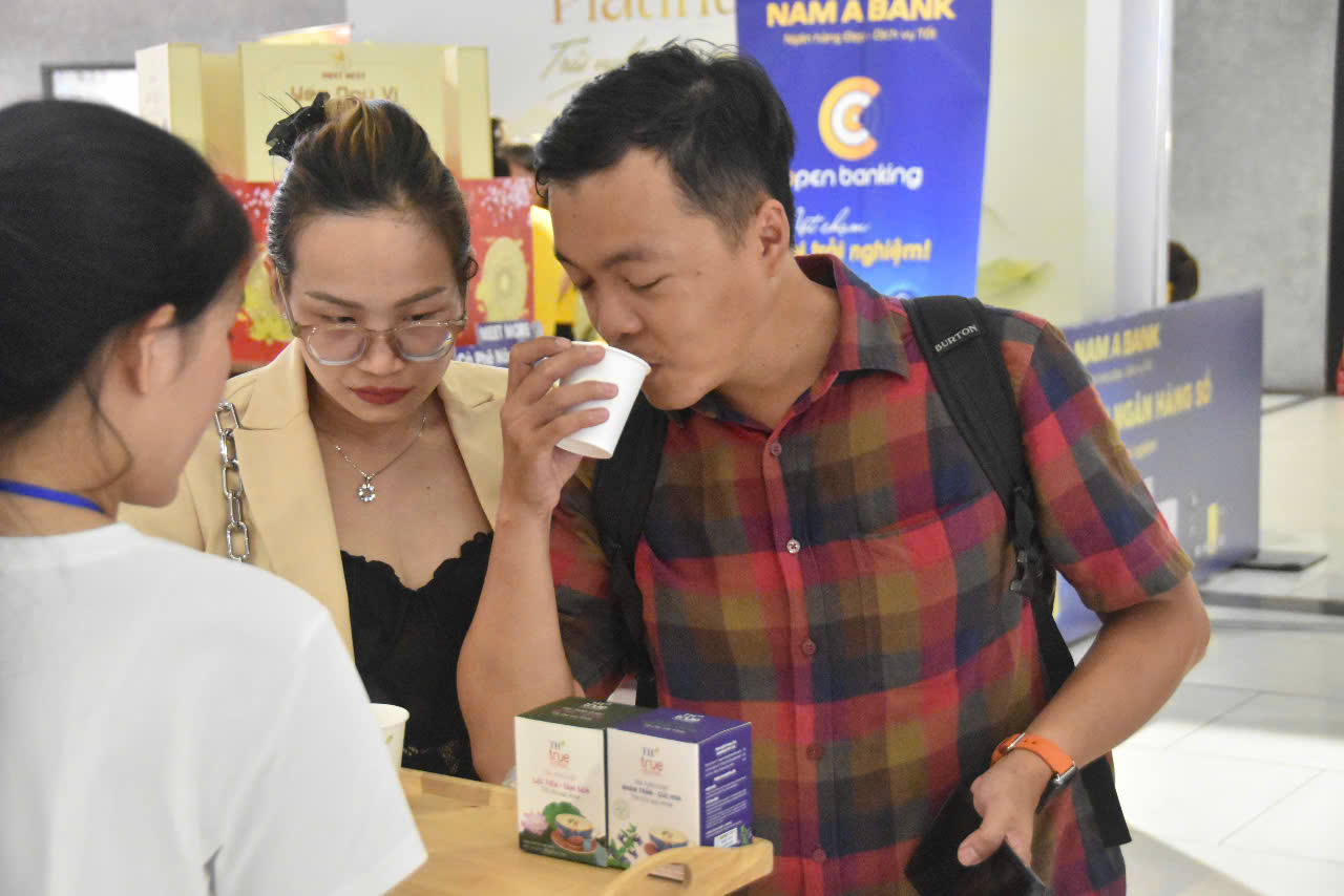 Chương trình "Tôn vinh cà phê, trà Việt" sôi động trước giờ khai mạc- Ảnh 4. Chương trình "Tôn vinh cà phê, trà Việt" sôi động trước giờ khai mạc- Ảnh 4.