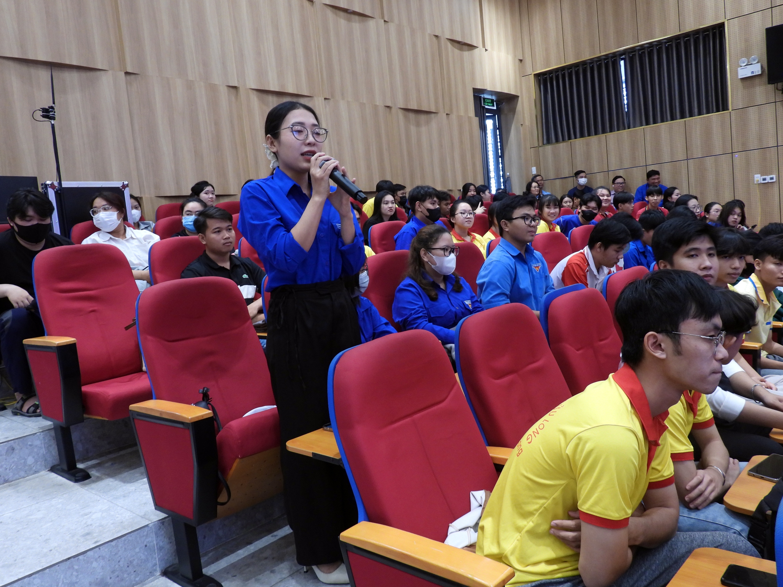 Các cựu chiến sĩ Biệt động Sài Gòn giao lưu với sinh viên Trường ĐH Cửu Long- Ảnh 6. Các cựu chiến sĩ Biệt động Sài Gòn giao lưu với sinh viên Trường ĐH Cửu Long- Ảnh 6.