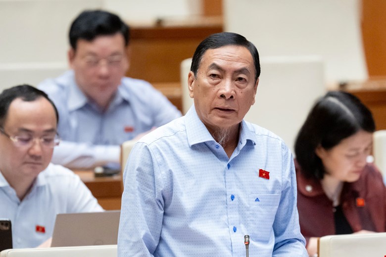 Cựu Cục trưởng Cục An toàn thực phẩm Nguyễn Thanh Phong bị khởi tố, người dân ủng hộ xử lý nghiêm - Ảnh 1. Cựu Cục trưởng Cục An toàn thực phẩm Nguyễn Thanh Phong bị khởi tố, người dân ủng hộ xử lý nghiêm - Ảnh 1.