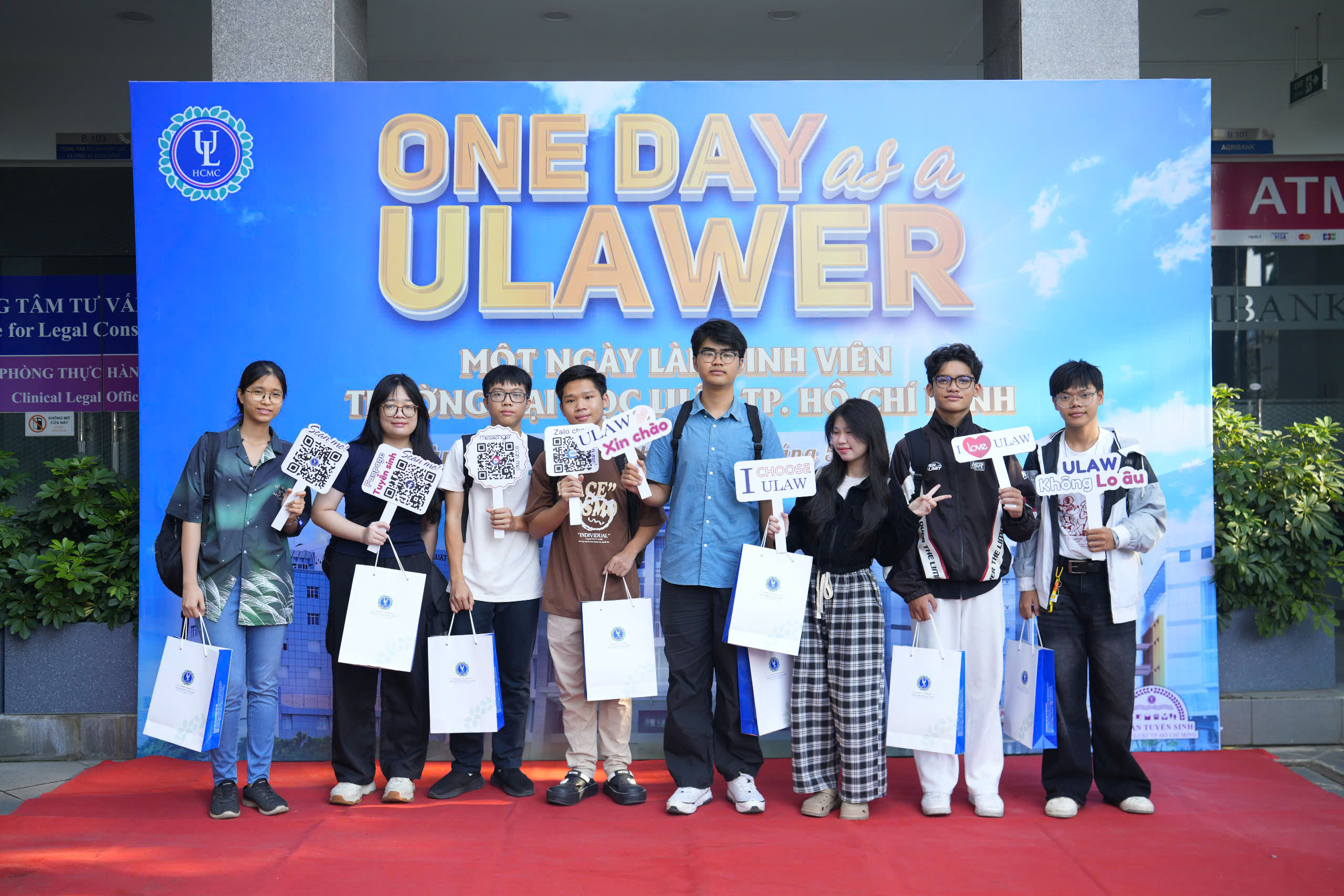 Phụ huynh trải nghiệm 1 ngày làm sinh viên cùng con - Ảnh 7.