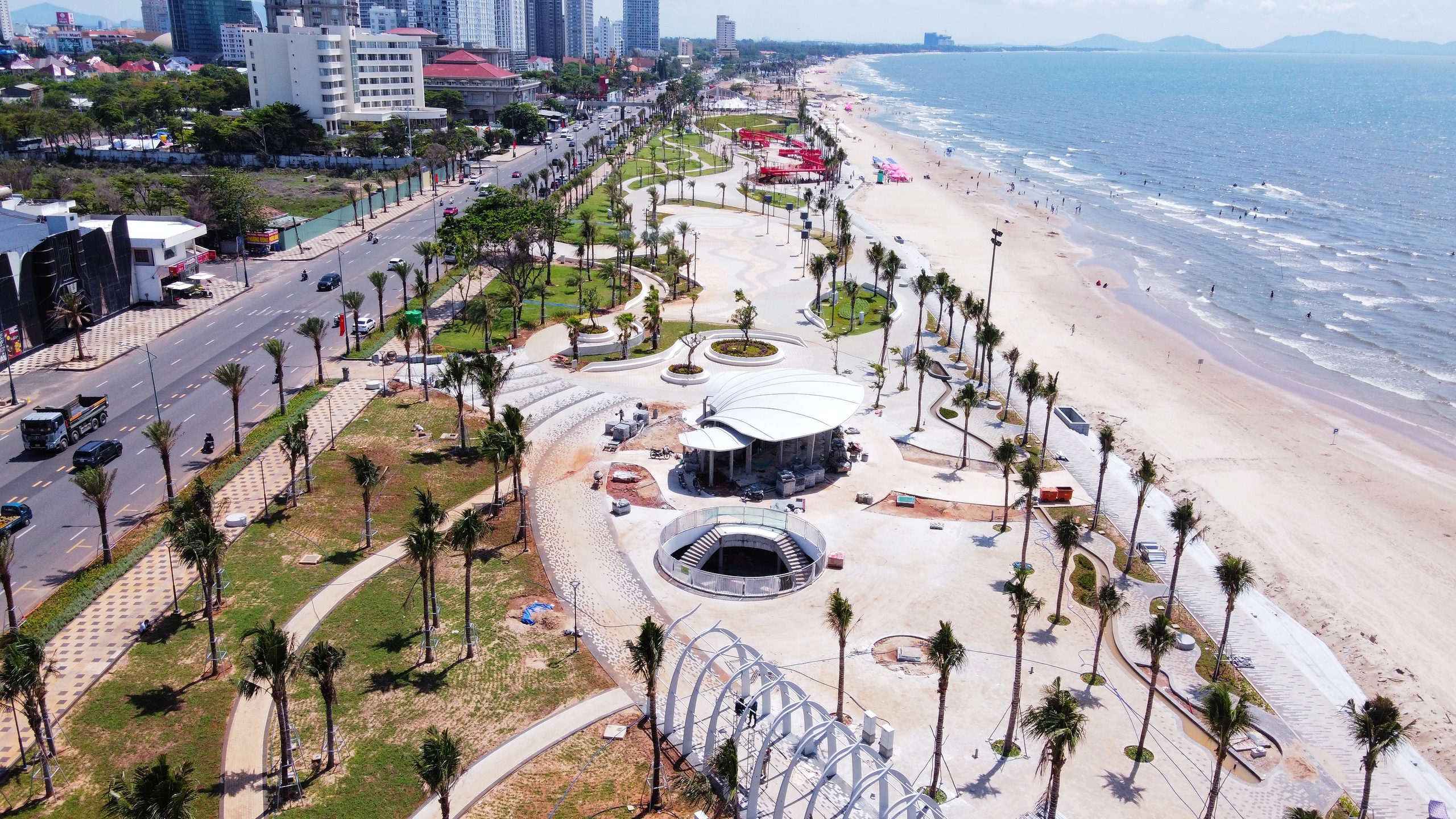 Bãi Sau Vũng Tàu "thay áo mới" trước mùa cao điểm du lịch - Ảnh 3. Bãi Sau Vũng Tàu "thay áo mới" trước mùa cao điểm du lịch - Ảnh 3.