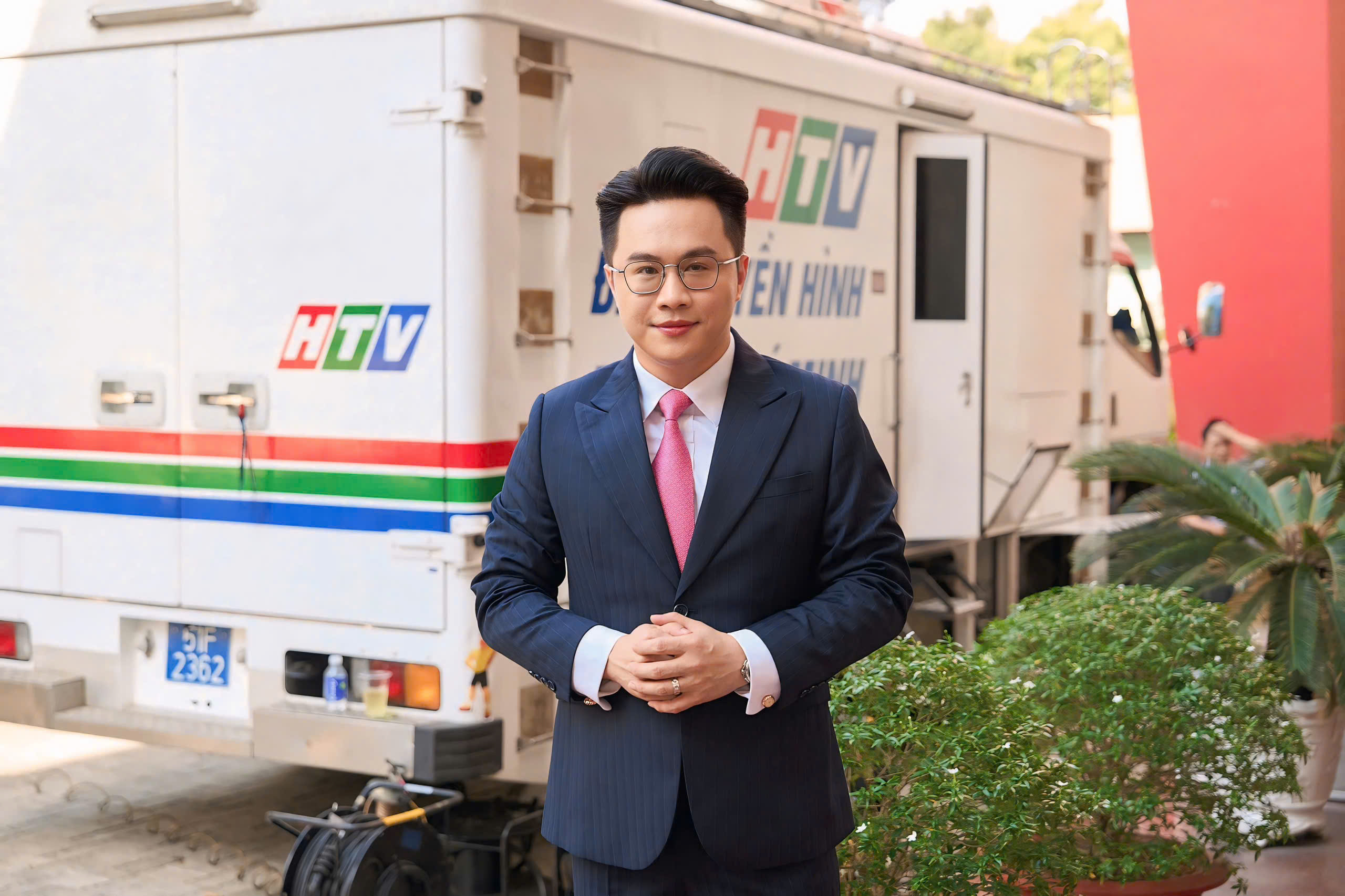 MC Tan Tai, Quynh Tram - Das Duo, das einen wunderschönen Eindruck hinterließ - Foto 4. MC Tấn Tài, Quỳnh Trâm – Bộ đôi tạo dấu ấn đẹp- Ảnh 4.