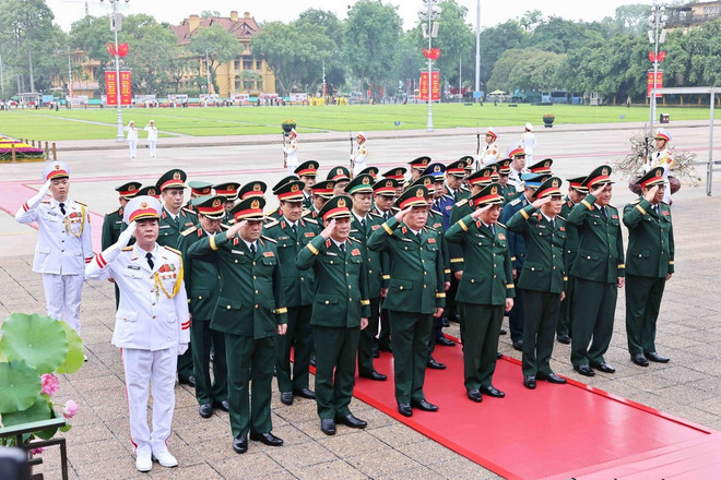 Lãnh đạo Đảng, Nhà nước vào Lăng viếng Chủ tịch Hồ Chí Minh- Ảnh 3. Lãnh đạo Đảng, Nhà nước vào Lăng viếng Chủ tịch Hồ Chí Minh- Ảnh 3.
