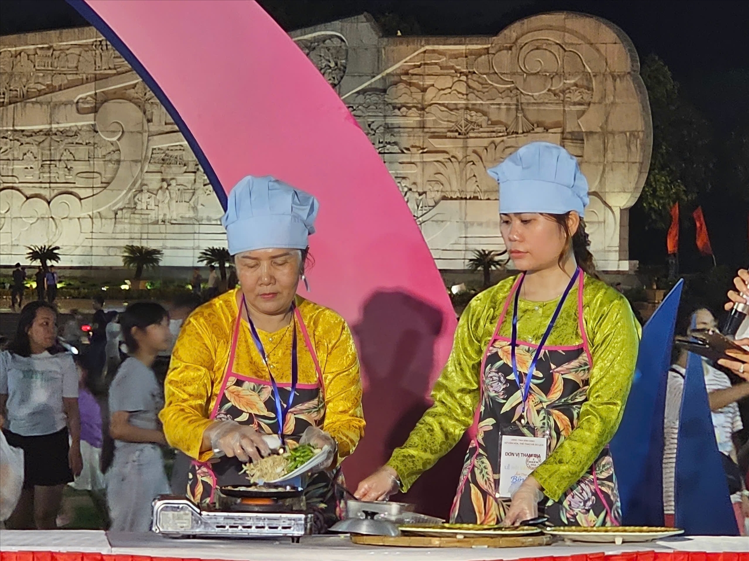 Hàng ngàn món ăn hội tụ tại Lễ hội Văn hóa Ẩm thực Bình Định 2025- Ảnh 6. Hàng ngàn món ăn hội tụ tại Lễ hội Văn hóa Ẩm thực Bình Định 2025 - Ảnh 6.