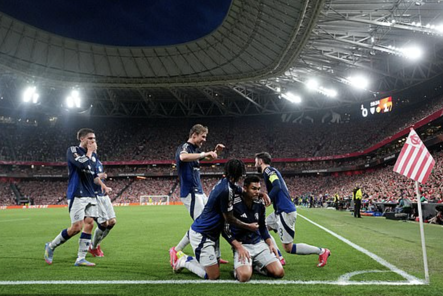 Harry Maguire kiến tạo khó tin, đá cánh cực khét tại Europa League - Ảnh 2.