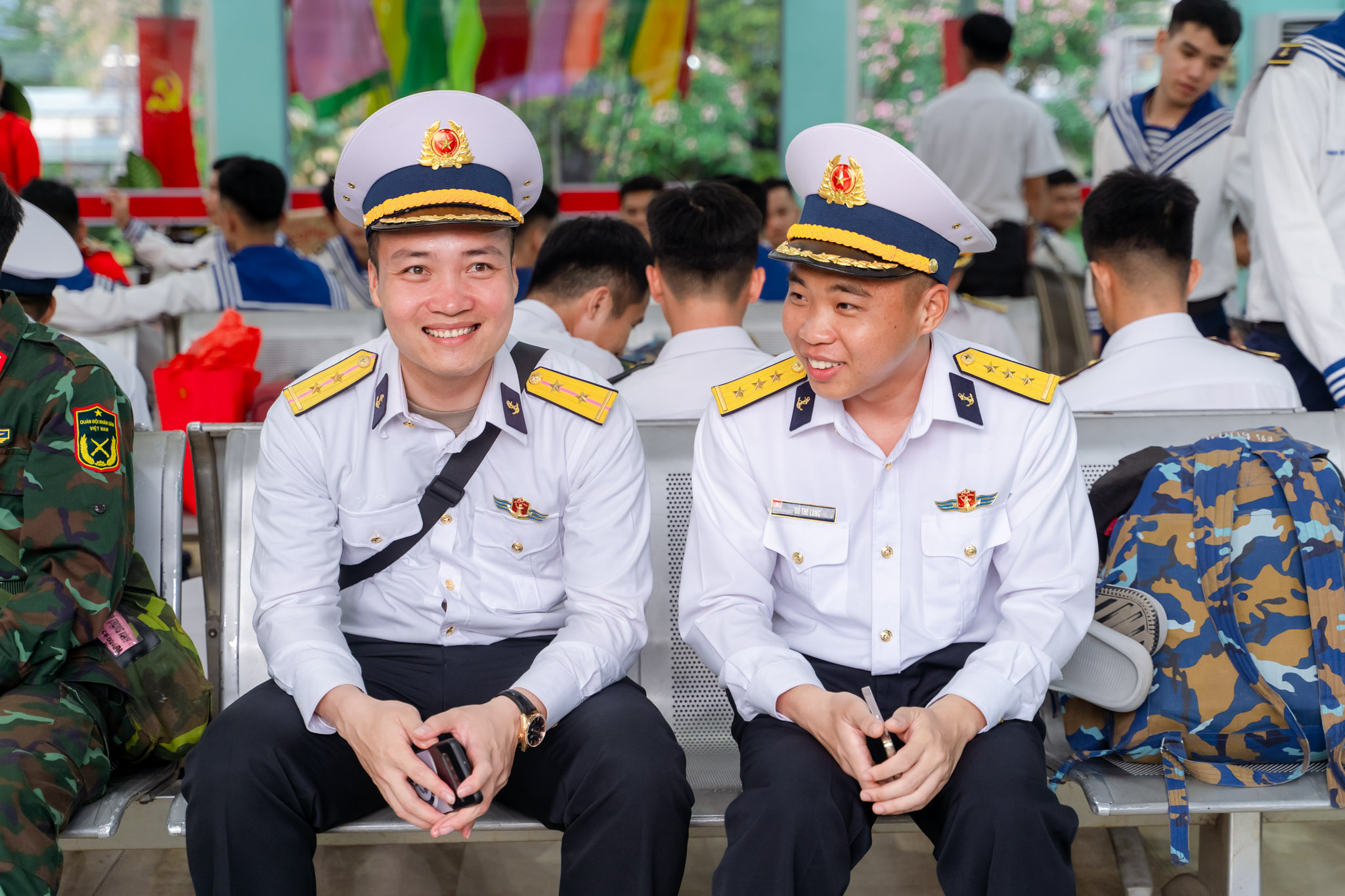 Khối diễu binh A50 tạm biệt TP HCM: "Tình cảm của bà con làm chúng tôi rất xúc động!"- Ảnh 30. Khối diễu binh A50 tạm biệt TP HCM: "Tình cảm của bà con làm chúng tôi rất xúc động!"- Ảnh 30.