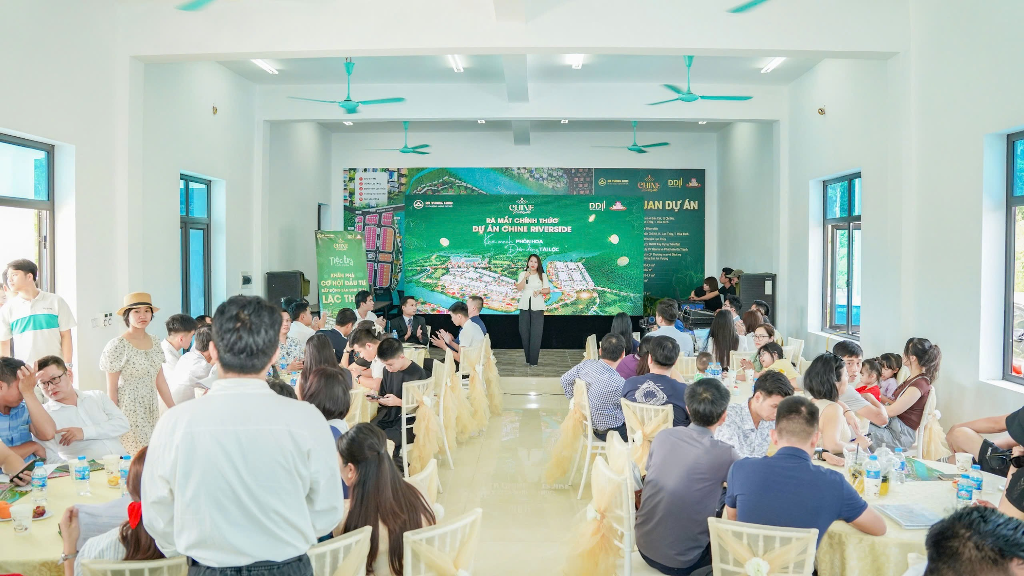 Nhà đầu tư săn đón BDS sinh thái Hòa Bình ở sự kiện ra mắt Chine Riverside- Ảnh 1. Nhà đầu tư săn đón BDS sinh thái Hòa Bình ở sự kiện ra mắt Chine Riverside- Ảnh 1.