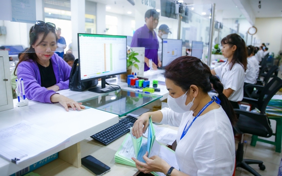 UBND TP HCM: Đánh giá, rà soát toàn bộ cán bộ, công chức - Ảnh 2.