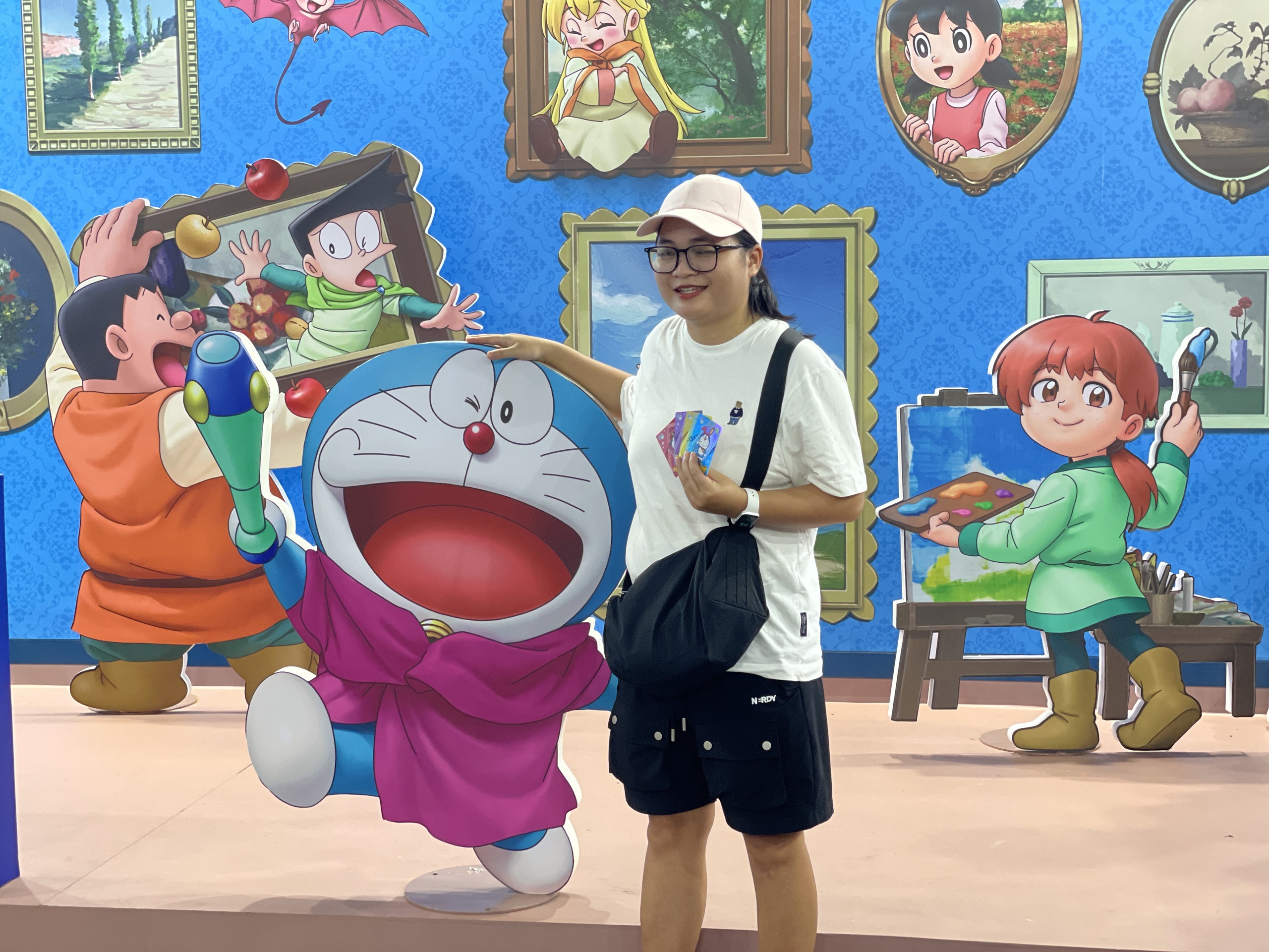Doraemon "đổ bộ" Landmark 81: Người dân xếp hàng check-in cùng mèo máy - Ảnh 7.