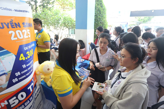 Quy đổi điểm xét tuyển đại học: Hướng dẫn vẫn rối!- Ảnh 1. Quy đổi điểm xét tuyển đại học: Hướng dẫn vẫn rối!- Ảnh 1.