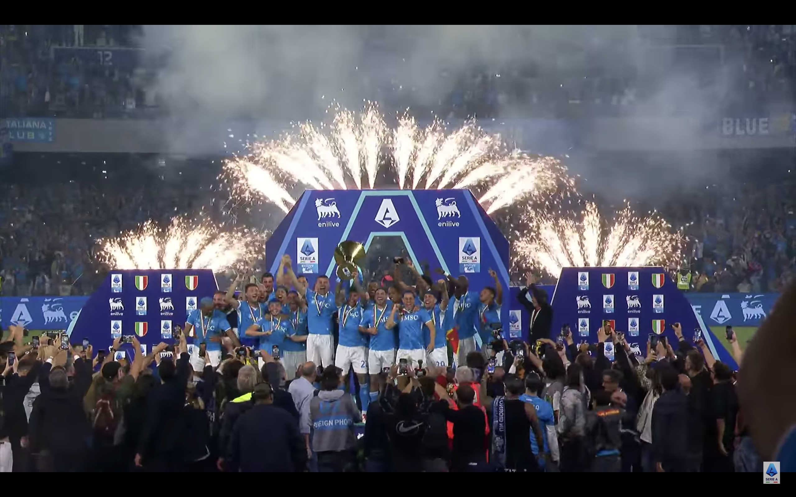 Cựu sao Man United lập đại công, Napoli lên ngôi vô địch Serie A- Ảnh 5. Cựu sao Man United lập đại công, Napoli lên ngôi vô địch Serie A- Ảnh 5.