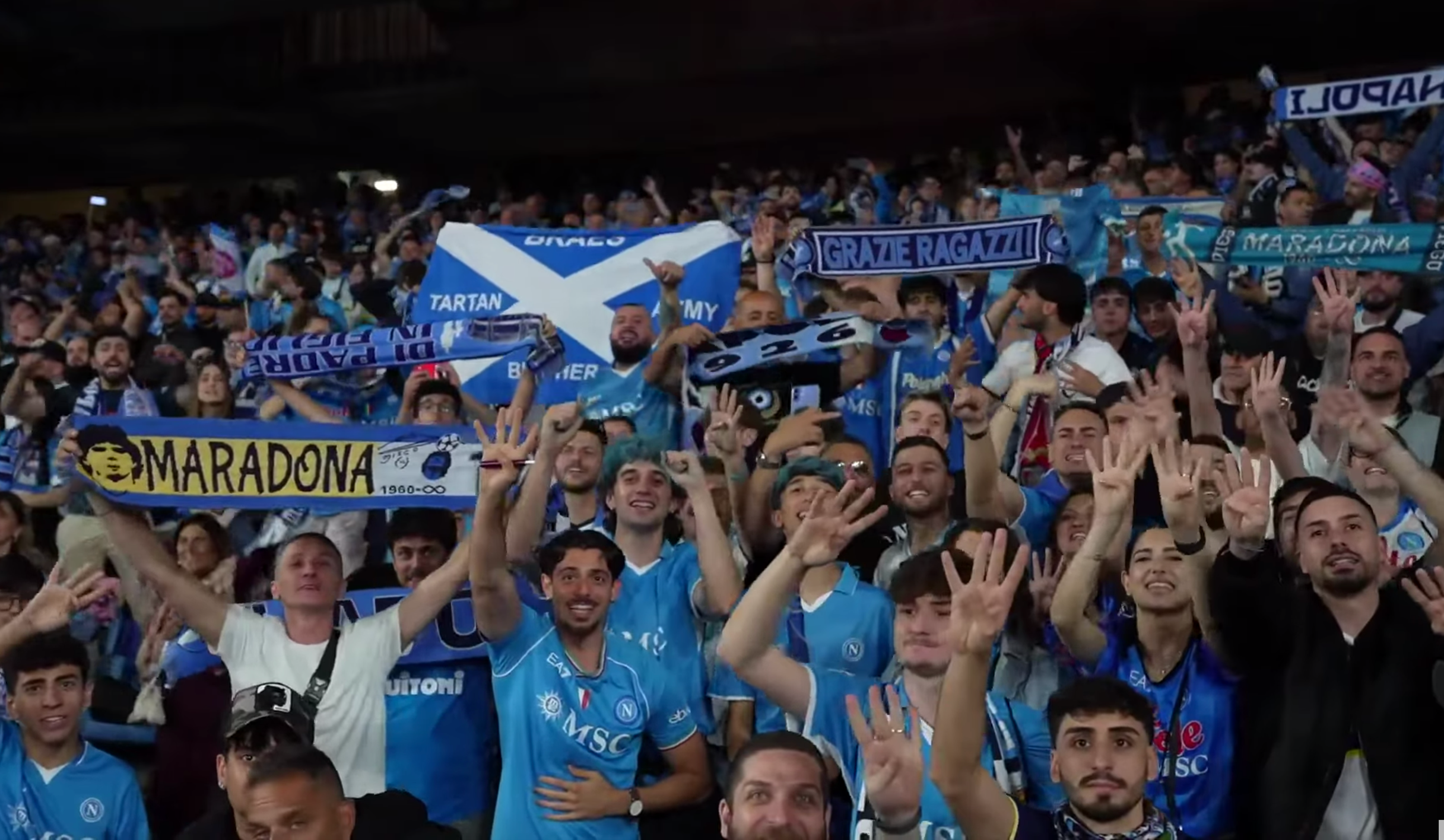 Cựu sao Man United lập đại công, Napoli lên ngôi vô địch Serie A- Ảnh 6. Cựu sao Man United lập đại công, Napoli lên ngôi vô địch Serie A- Ảnh 6.