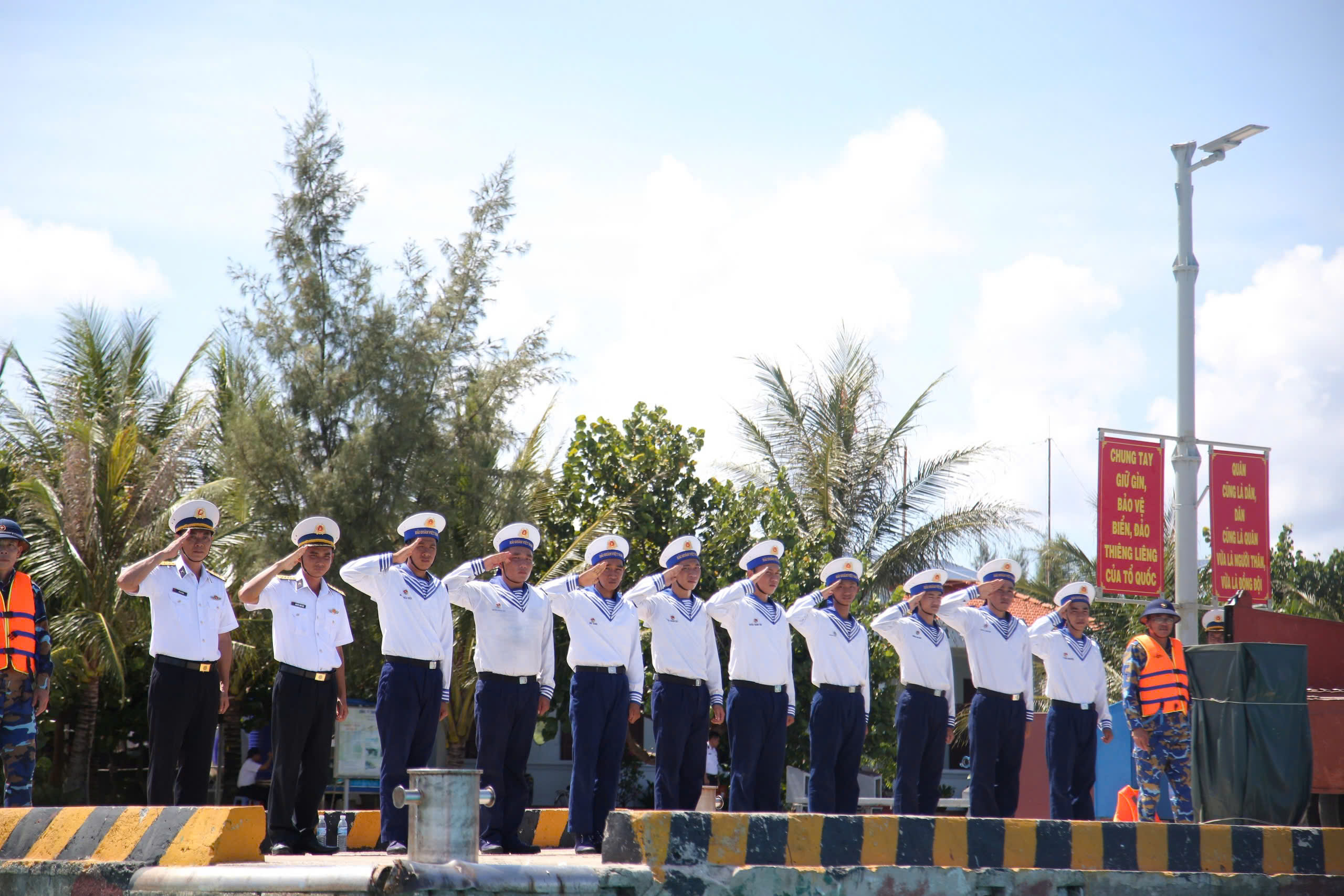 Thiêng liêng Trường Sa - Ảnh 1.