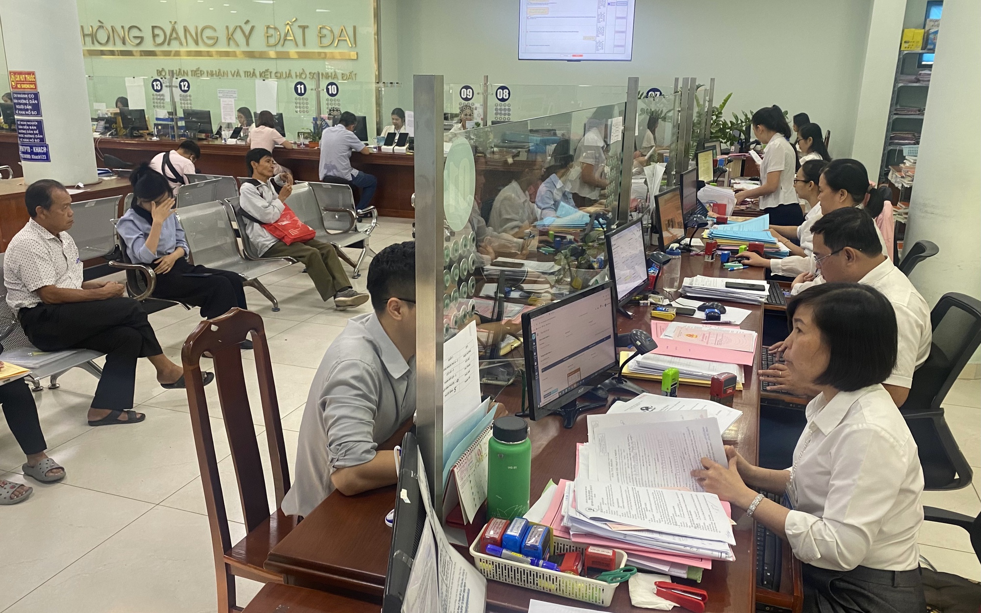 Cấp sổ hồng 2025 tại TP HCM: 11.860 hồ sơ chuyển cơ quan thuế - Ảnh 2.