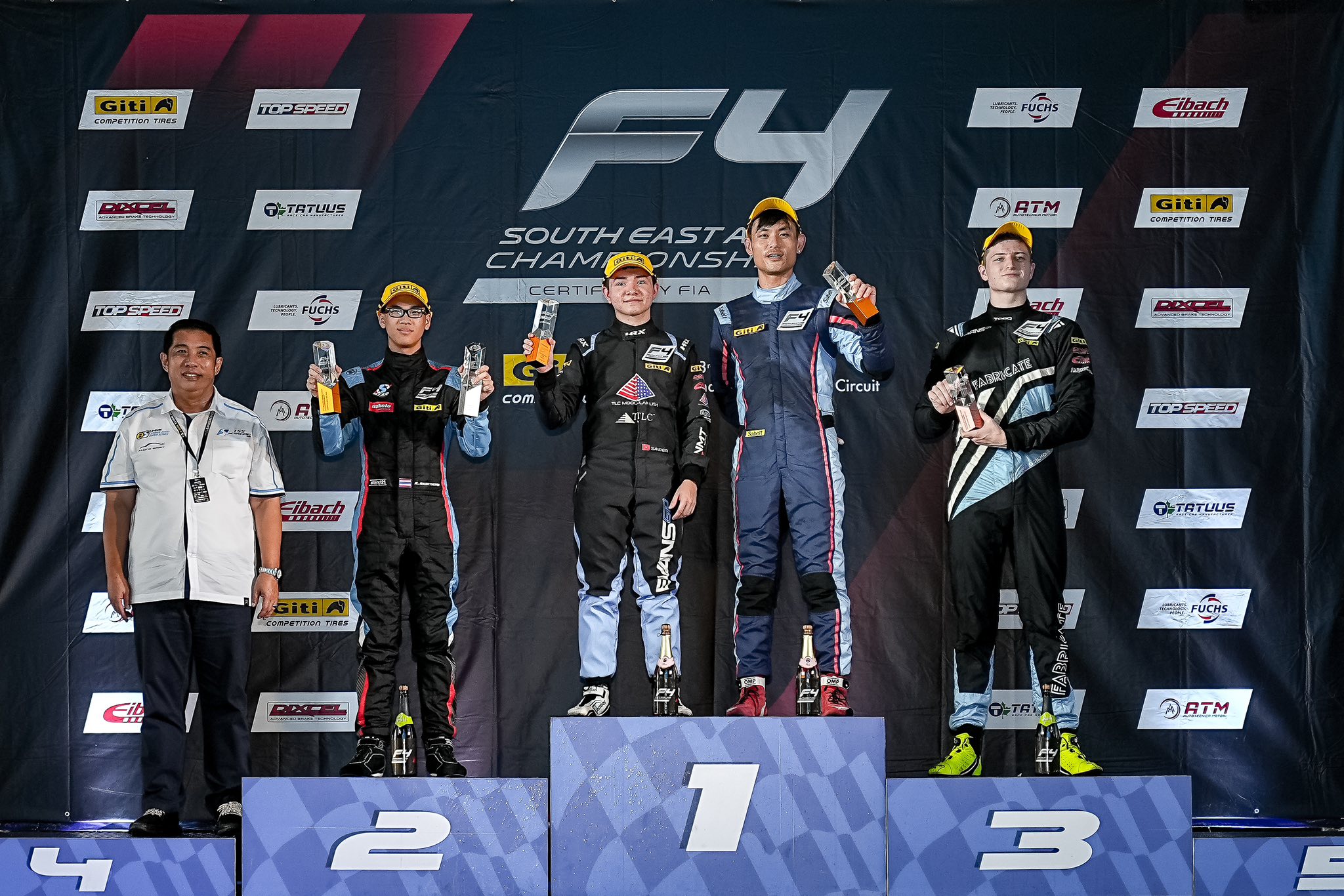 Tay đua Việt kiều Sawer áp đảo ở chặng 2 giải F4 SEA - Ảnh 1.