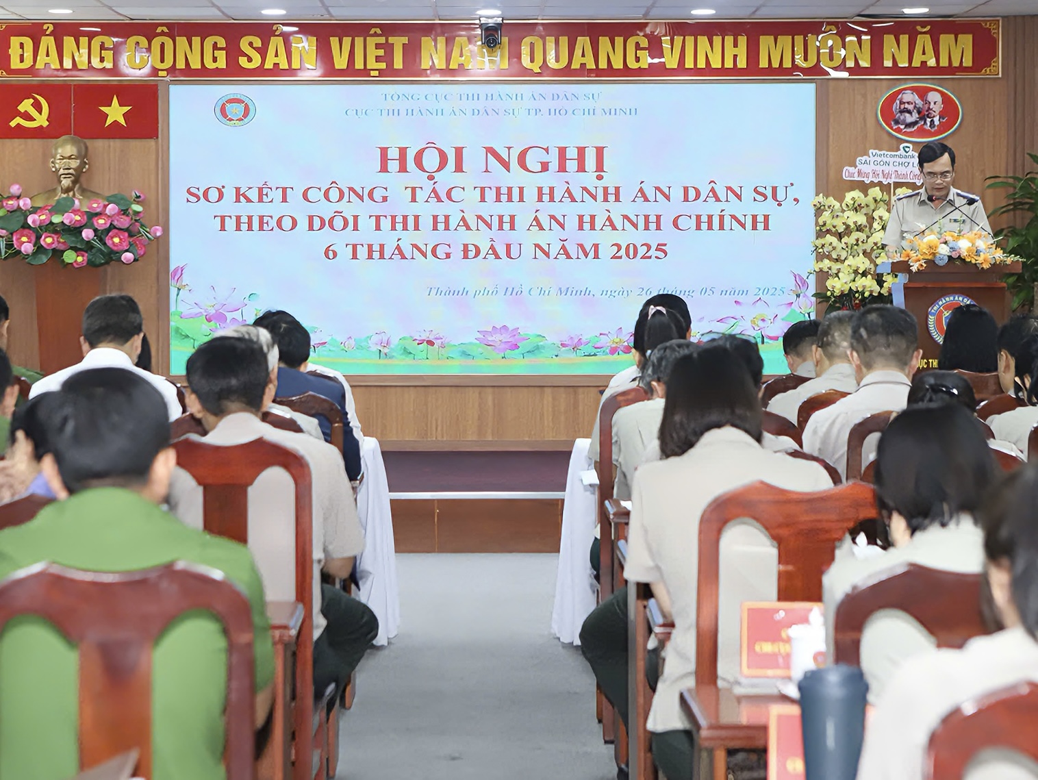 Những con số biết nói của ngành Thi hành án dân sự TP HCM trong 6 tháng đầu năm 2025 - Ảnh 1.